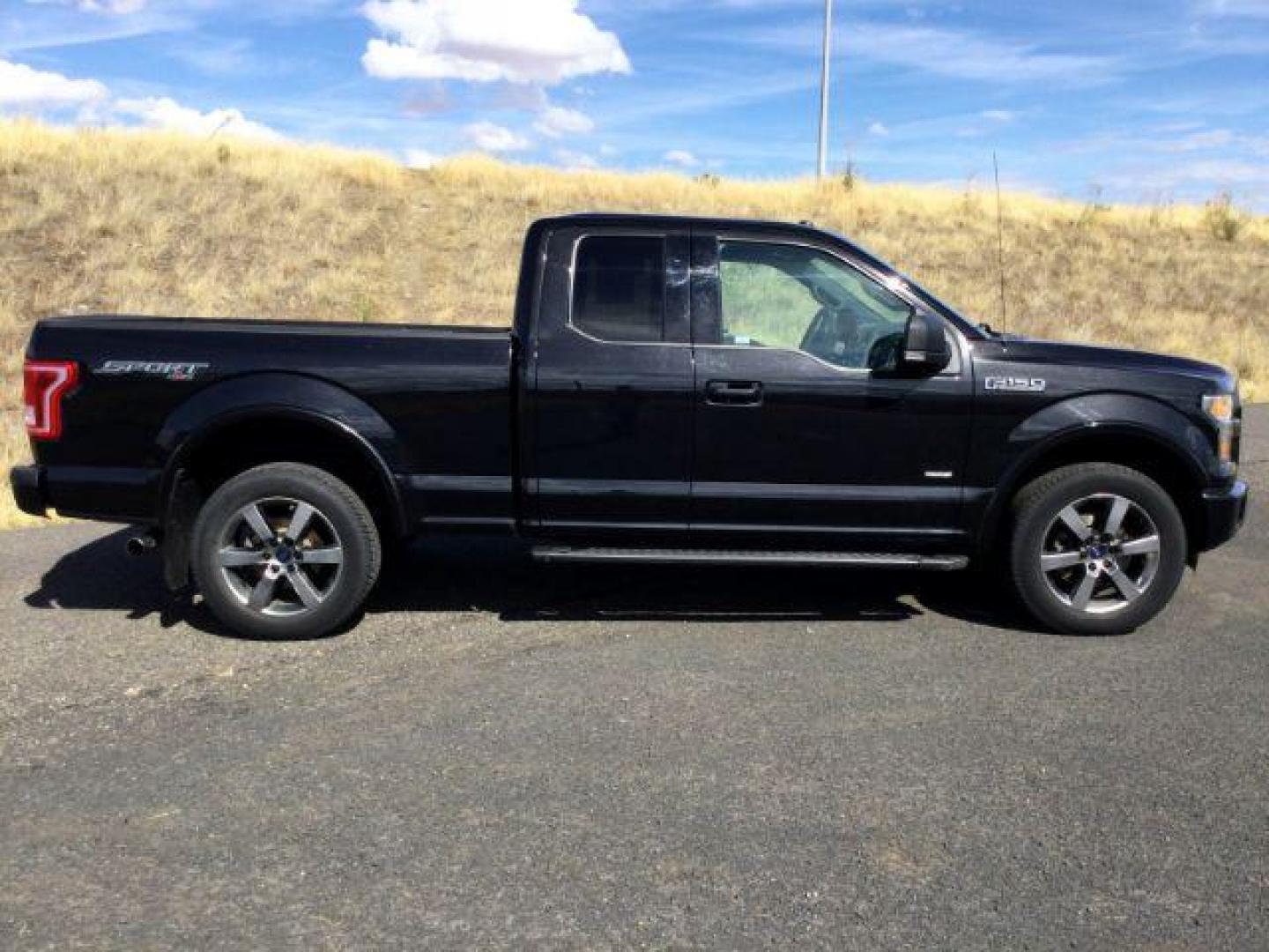 2015 Tuxedo Black Metallic /Dark charcoal cloth Ford F-150 XLT SuperCab 6.5-ft. Bed 4WD (1FTEX1EP9FF) with an 2.7L V6 DOHC 24V engine, 6-Speed Automatic transmission, located at 1801 Main Street, Lewiston, 83501, (208) 743-9371, 46.417065, -117.004799 - Photo#10