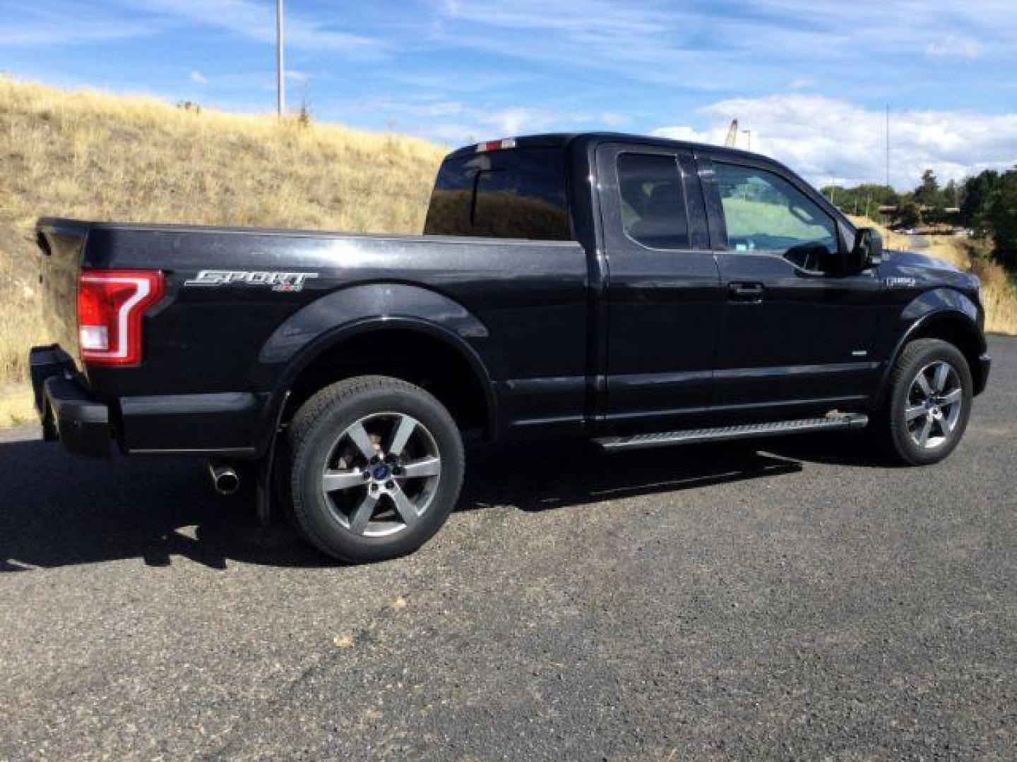 2015 Tuxedo Black Metallic /Dark charcoal cloth Ford F-150 XLT SuperCab 6.5-ft. Bed 4WD (1FTEX1EP9FF) with an 2.7L V6 DOHC 24V engine, 6-Speed Automatic transmission, located at 1801 Main Street, Lewiston, 83501, (208) 743-9371, 46.417065, -117.004799 - Photo#11