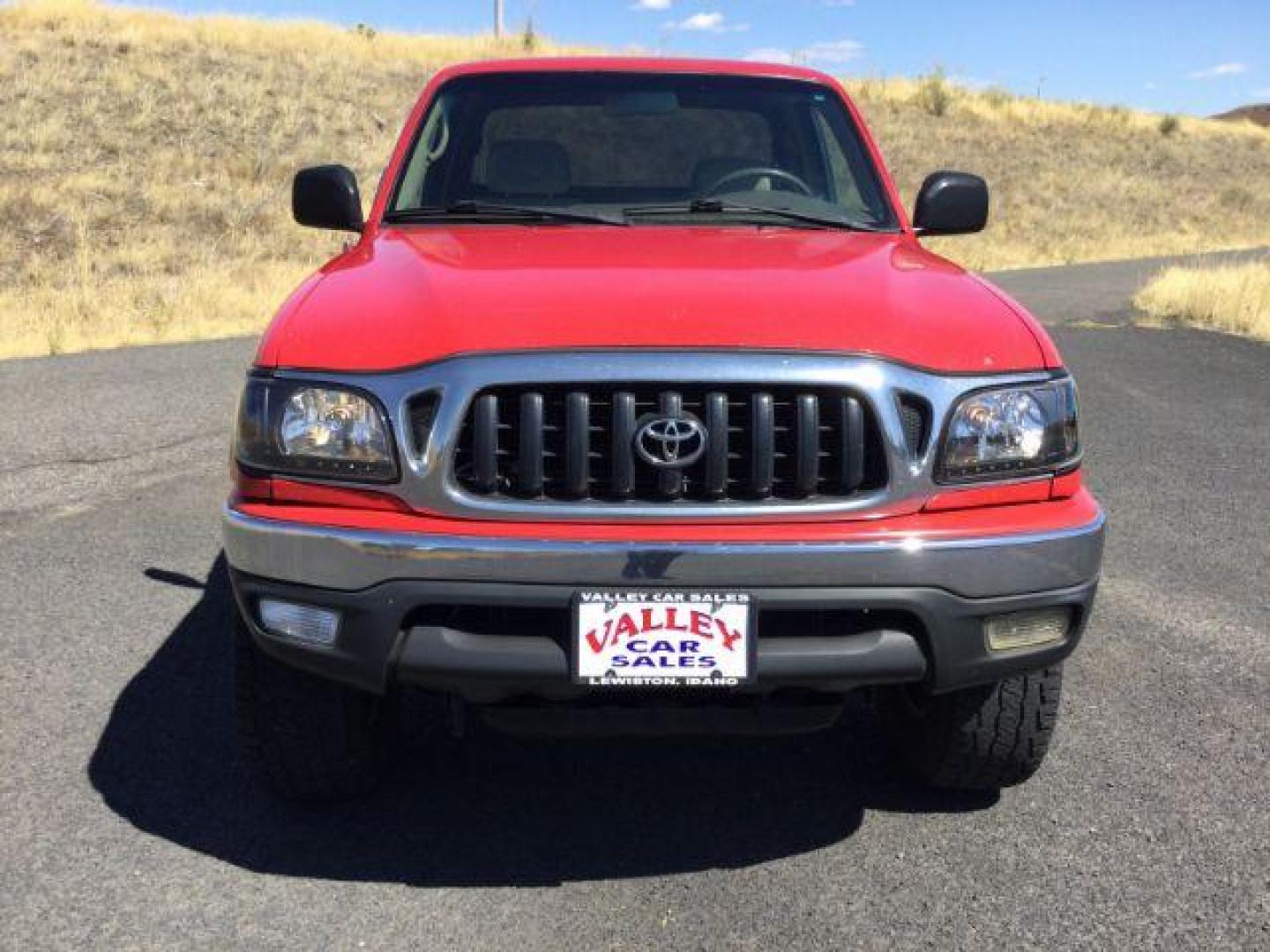 2001 Impulse Red /Oak Cloth Toyota Tacoma Xtracab V6 4WD (5TEWN72N11Z) with an 3.4L V6 DOHC 24V engine, 5-Speed Manual transmission, located at 1801 Main Street, Lewiston, 83501, (208) 743-9371, 46.417065, -117.004799 - Photo#9