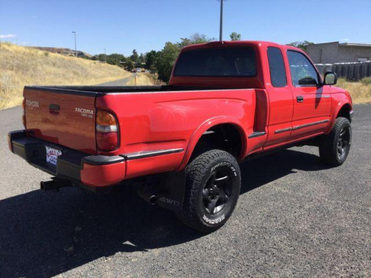 2001 Impulse Red /Oak Cloth Toyota Tacoma Xtracab V6 4WD (5TEWN72N11Z) with an 3.4L V6 DOHC 24V engine, 5-Speed Manual transmission, located at 1801 Main Street, Lewiston, 83501, (208) 743-9371, 46.417065, -117.004799 - Photo#10