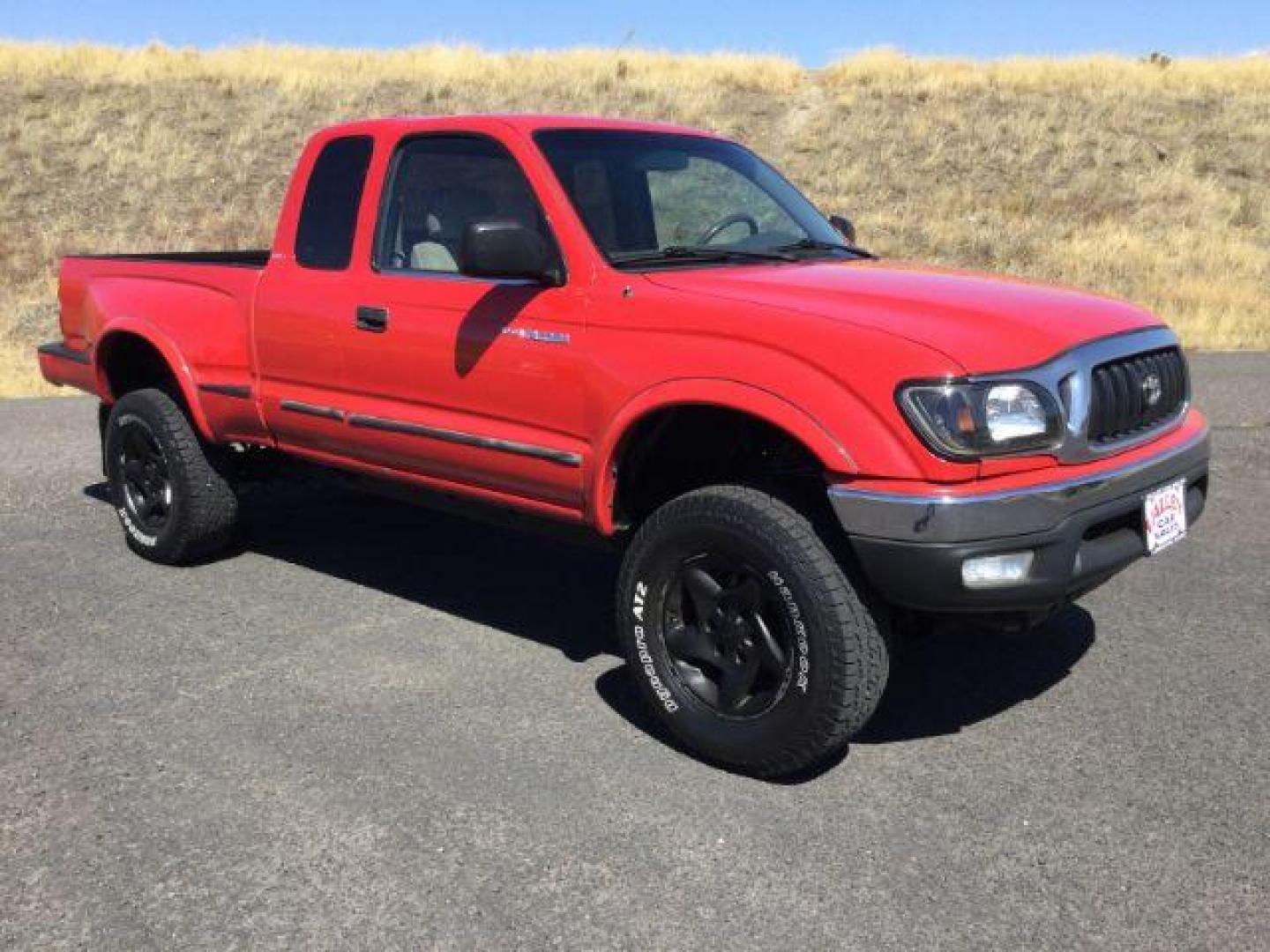 2001 Impulse Red /Oak Cloth Toyota Tacoma Xtracab V6 4WD (5TEWN72N11Z) with an 3.4L V6 DOHC 24V engine, 5-Speed Manual transmission, located at 1801 Main Street, Lewiston, 83501, (208) 743-9371, 46.417065, -117.004799 - Photo#12