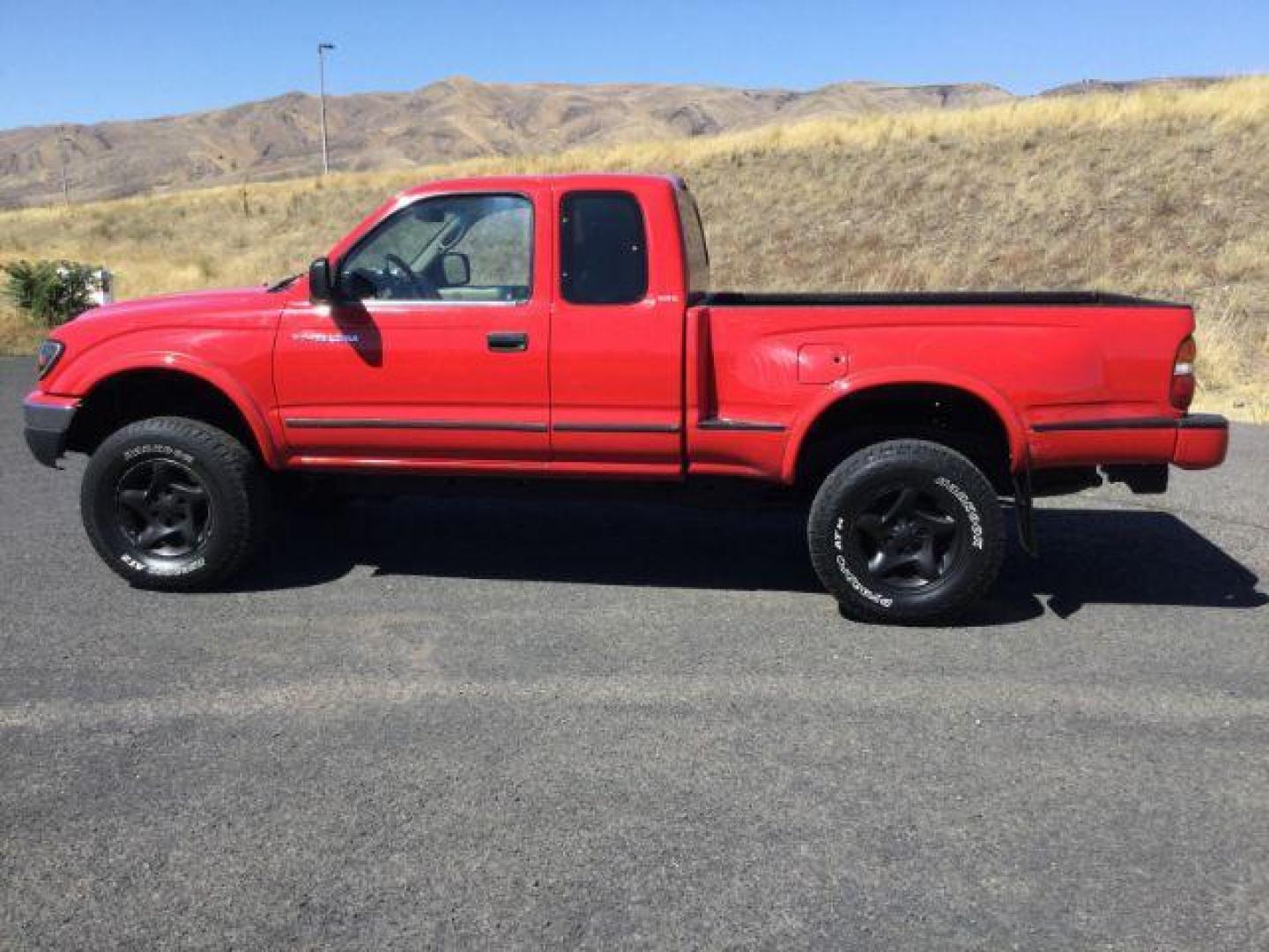 2001 Impulse Red /Oak Cloth Toyota Tacoma Xtracab V6 4WD (5TEWN72N11Z) with an 3.4L V6 DOHC 24V engine, 5-Speed Manual transmission, located at 1801 Main Street, Lewiston, 83501, (208) 743-9371, 46.417065, -117.004799 - Photo#1