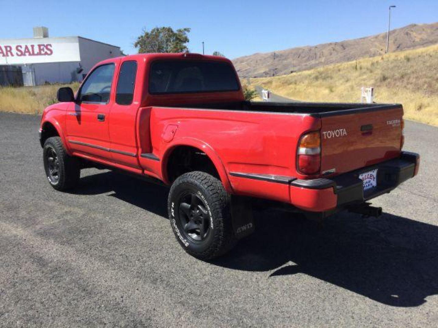 2001 Impulse Red /Oak Cloth Toyota Tacoma Xtracab V6 4WD (5TEWN72N11Z) with an 3.4L V6 DOHC 24V engine, 5-Speed Manual transmission, located at 1801 Main Street, Lewiston, 83501, (208) 743-9371, 46.417065, -117.004799 - Photo#2