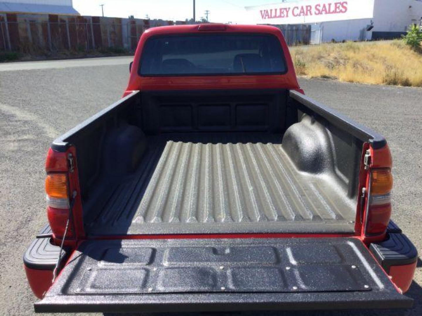 2001 Impulse Red /Oak Cloth Toyota Tacoma Xtracab V6 4WD (5TEWN72N11Z) with an 3.4L V6 DOHC 24V engine, 5-Speed Manual transmission, located at 1801 Main Street, Lewiston, 83501, (208) 743-9371, 46.417065, -117.004799 - Photo#6