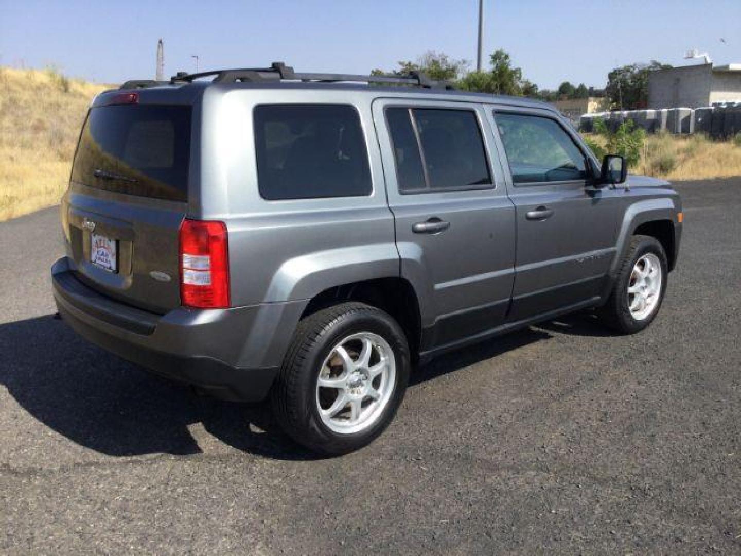 2011 Mineral Gray Metallic /Dark Slate Gray Cloth Interior Jeep Patriot 4WD (1J4NF1GB8BD) with an 2.4L L4 DOHC 16V engine, Continuously Variable Transmission transmission, located at 1801 Main Street, Lewiston, 83501, (208) 743-9371, 46.417065, -117.004799 - Photo#10