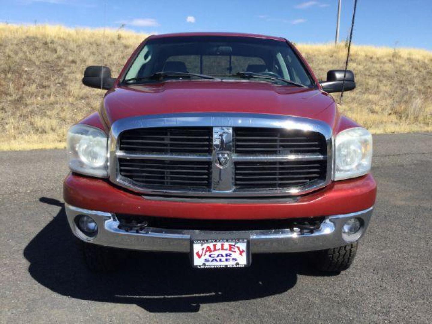 2007 Inferno Red Crystal Pearl Coat /Medium Slate Gray Cloth Interior Dodge Ram 2500 SLT Quad Cab 4WD (3D7KS28A37G) with an 6.7L L6 OHV 24V TURBO DIESEL engine, 6-Speed Manual transmission, located at 1801 Main Street, Lewiston, 83501, (208) 743-9371, 46.417065, -117.004799 - Photo#13