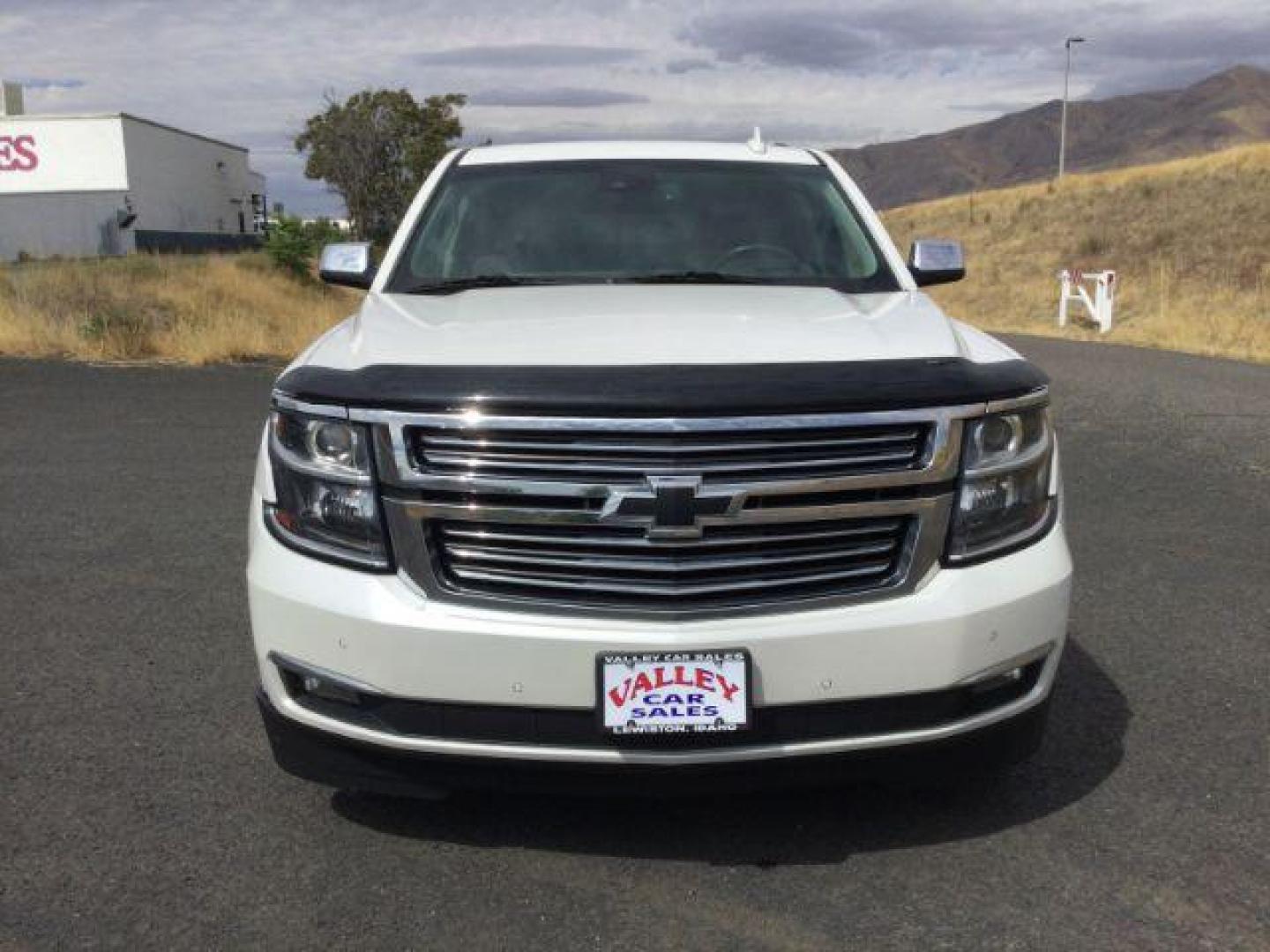 2017 Iridescent Pearl Tricoat /Cocoa/Mahogany, leather Chevrolet Suburban Premier 4WD (1GNSKJKC3HR) with an 5.3L V8 OHV 16V engine, 6-Speed Automatic transmission, located at 1801 Main Street, Lewiston, 83501, (208) 743-9371, 46.417065, -117.004799 - Photo#11