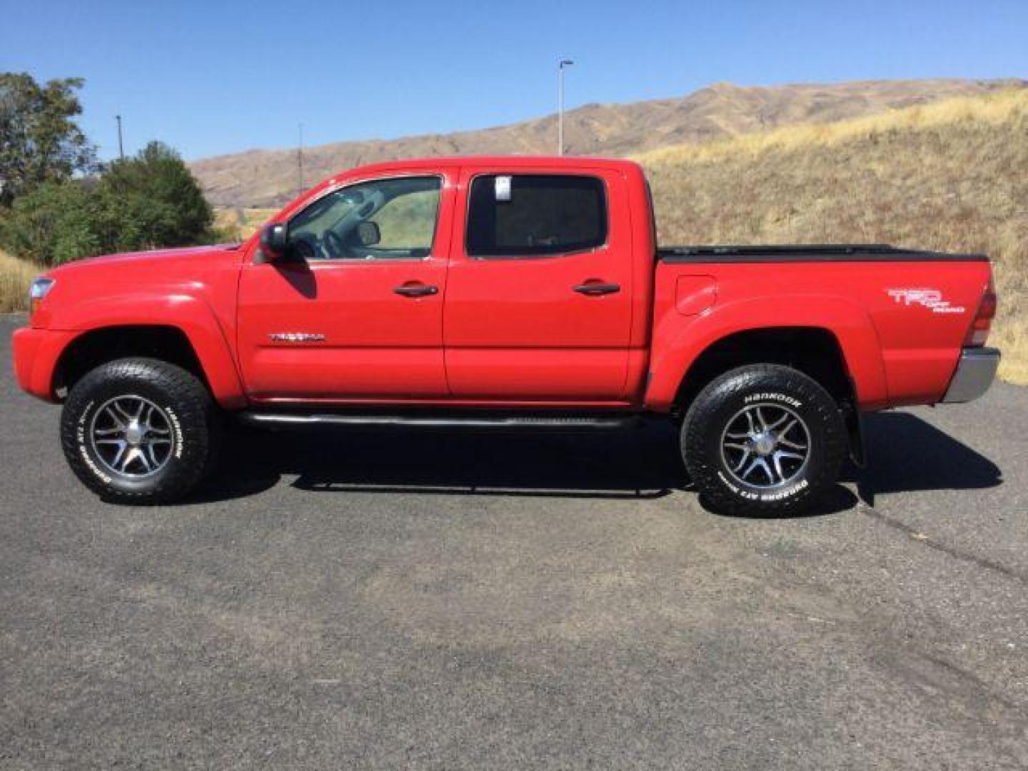 2006 Radiant Red /Graphite Cloth Interior Toyota Tacoma Double Cab V6 4WD (5TELU42N76Z) with an 4.0L V6 DOHC 24V engine, automatic transmission, located at 1801 Main Street, Lewiston, 83501, (208) 743-9371, 46.417065, -117.004799 - Photo#1