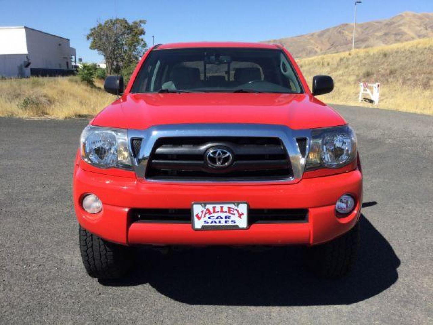 2006 Radiant Red /Graphite Cloth Interior Toyota Tacoma Double Cab V6 4WD (5TELU42N76Z) with an 4.0L V6 DOHC 24V engine, automatic transmission, located at 1801 Main Street, Lewiston, 83501, (208) 743-9371, 46.417065, -117.004799 - Photo#21