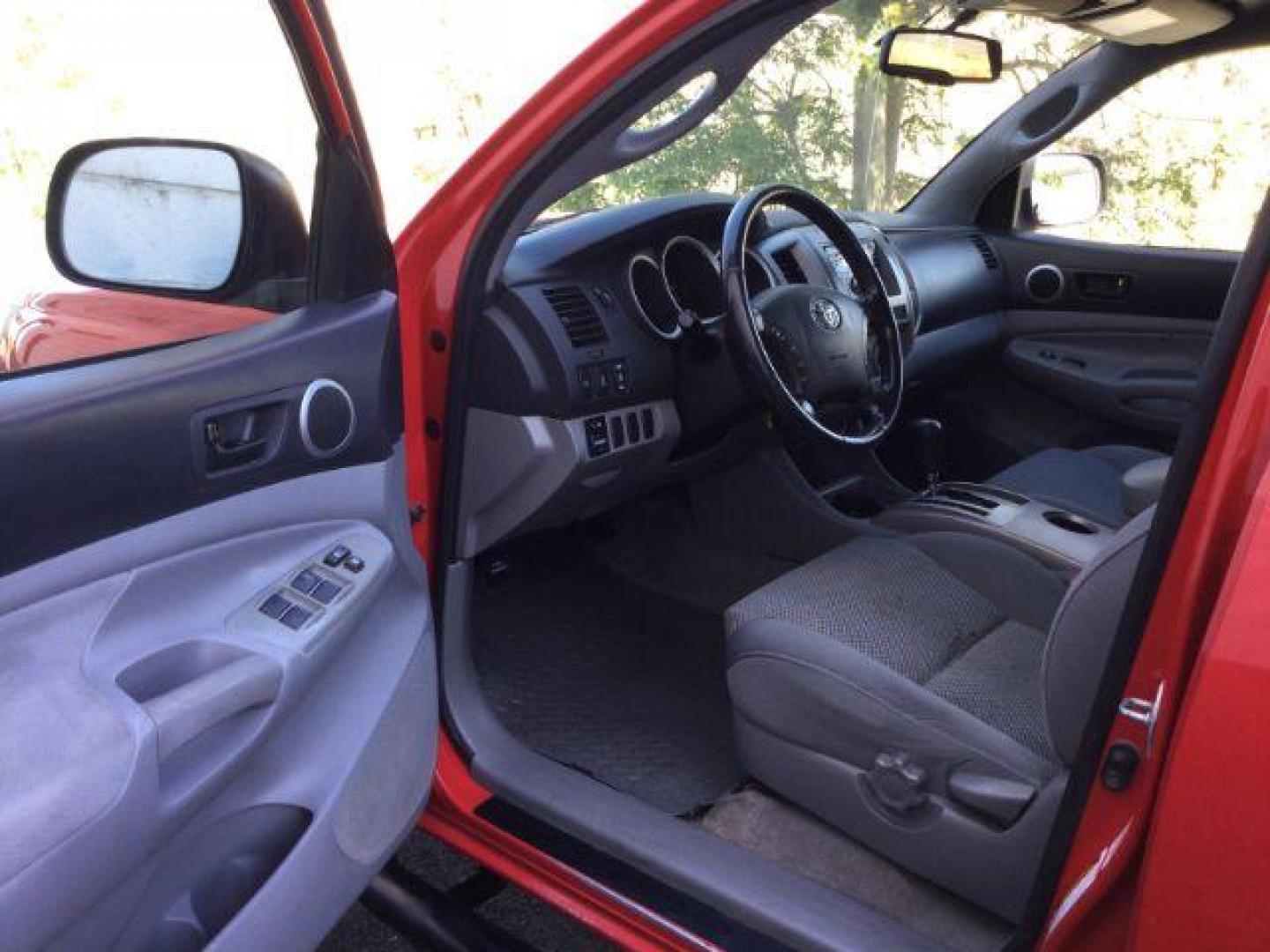 2006 Radiant Red /Graphite Cloth Interior Toyota Tacoma Double Cab V6 4WD (5TELU42N76Z) with an 4.0L V6 DOHC 24V engine, automatic transmission, located at 1801 Main Street, Lewiston, 83501, (208) 743-9371, 46.417065, -117.004799 - Photo#4