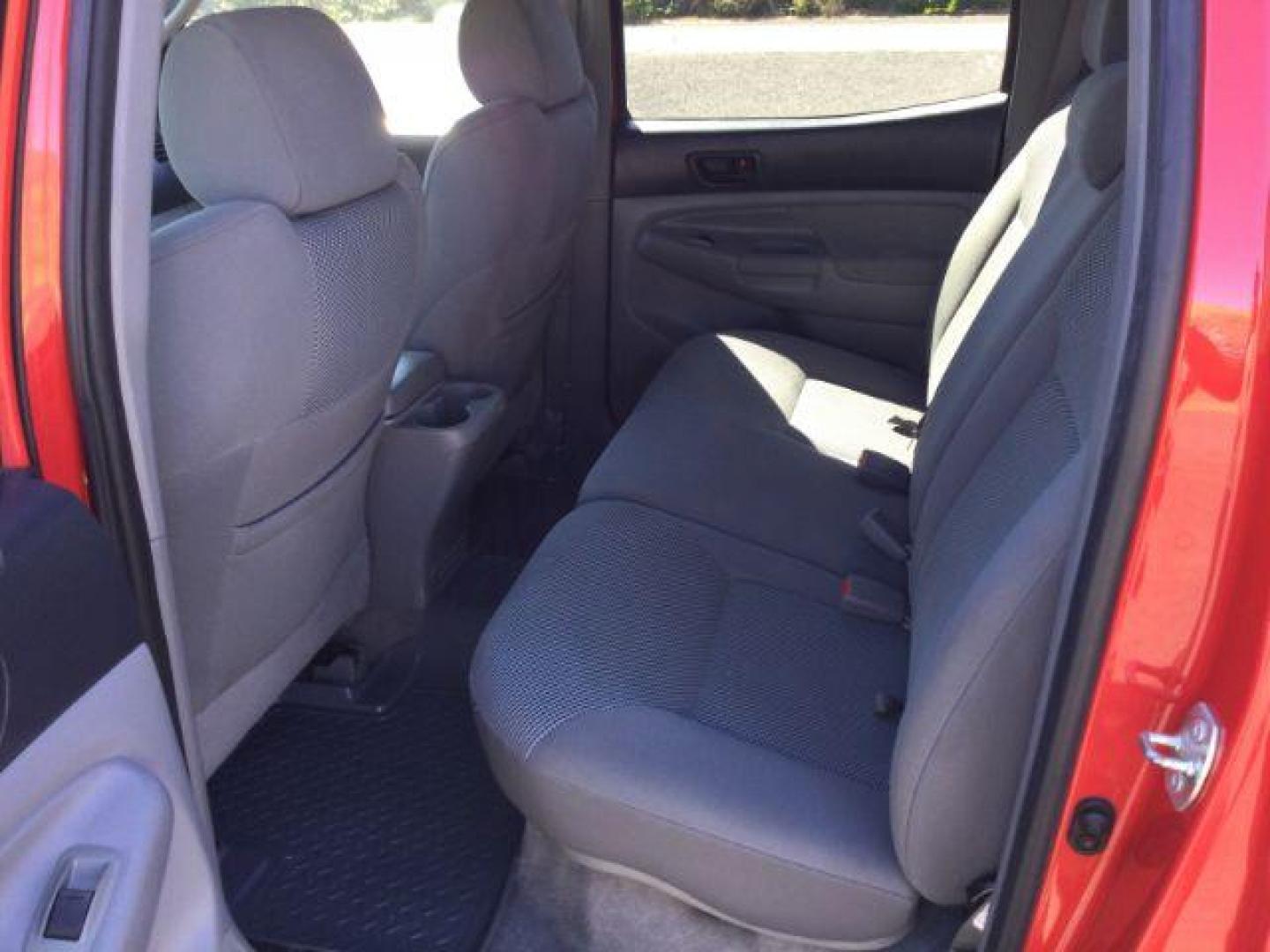 2006 Radiant Red /Graphite Cloth Interior Toyota Tacoma Double Cab V6 4WD (5TELU42N76Z) with an 4.0L V6 DOHC 24V engine, automatic transmission, located at 1801 Main Street, Lewiston, 83501, (208) 743-9371, 46.417065, -117.004799 - Photo#6