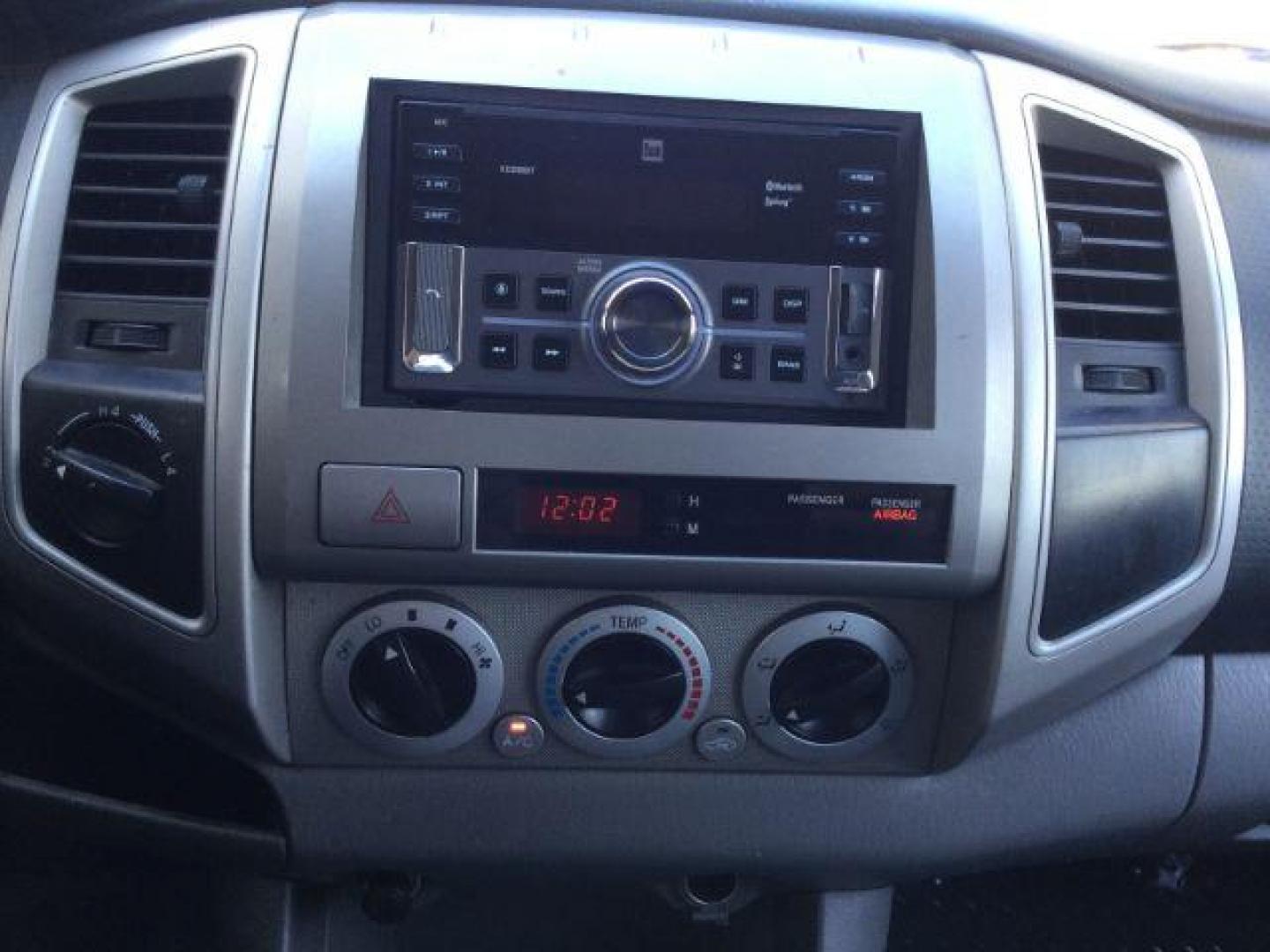 2006 Radiant Red /Graphite Cloth Interior Toyota Tacoma Double Cab V6 4WD (5TELU42N76Z) with an 4.0L V6 DOHC 24V engine, automatic transmission, located at 1801 Main Street, Lewiston, 83501, (208) 743-9371, 46.417065, -117.004799 - Photo#7