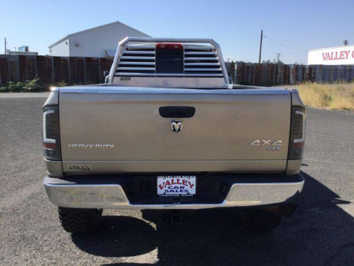 2005 Light Almond Pearl Metallic /Taupe Cloth Interior Dodge Ram 3500 SLT Quad Cab Long Bed 4WD (3D7LS38C25G) with an 5.9L L6 OHV 24V TURBO DIESEL engine, 6-Speed Manual transmission, located at 1801 Main Street, Lewiston, 83501, (208) 743-9371, 46.417065, -117.004799 - Photo#11