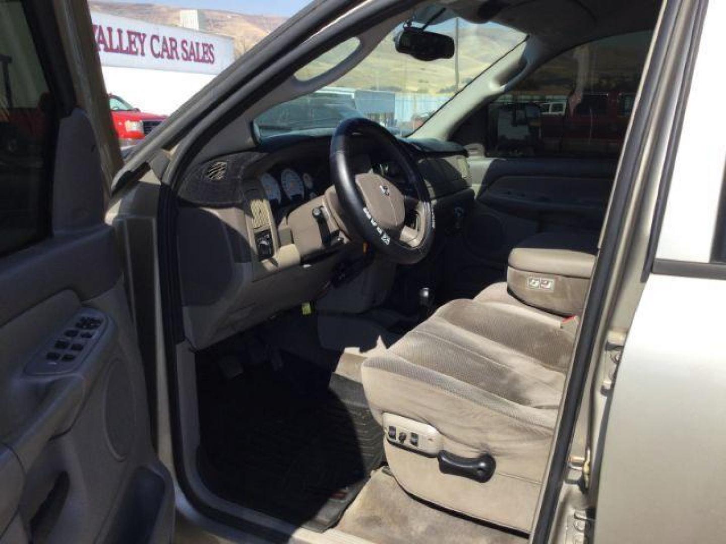 2005 Light Almond Pearl Metallic /Taupe Cloth Interior Dodge Ram 3500 SLT Quad Cab Long Bed 4WD (3D7LS38C25G) with an 5.9L L6 OHV 24V TURBO DIESEL engine, 6-Speed Manual transmission, located at 1801 Main Street, Lewiston, 83501, (208) 743-9371, 46.417065, -117.004799 - Photo#4