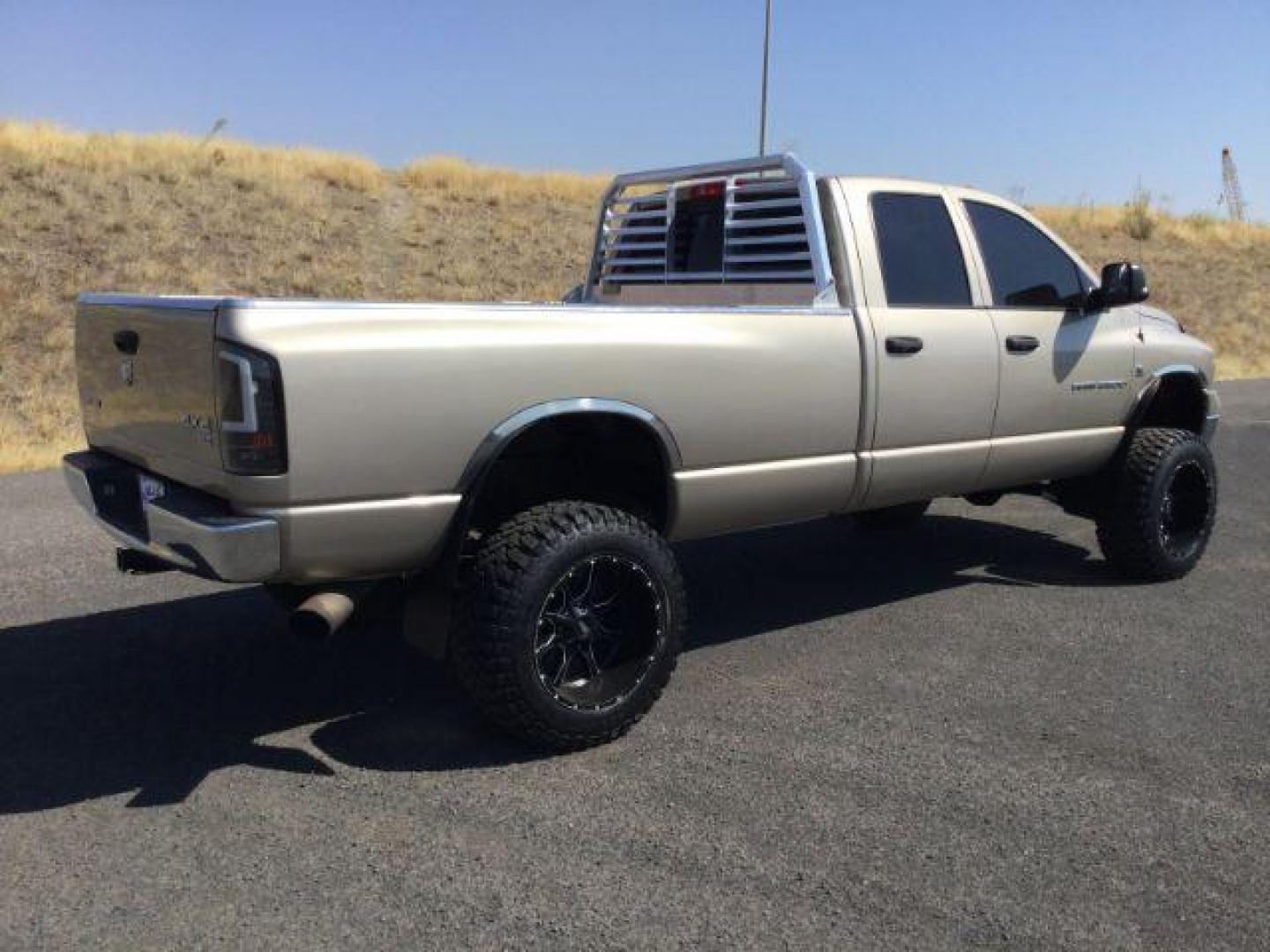 2005 Light Almond Pearl Metallic /Taupe Cloth Interior Dodge Ram 3500 SLT Quad Cab Long Bed 4WD (3D7LS38C25G) with an 5.9L L6 OHV 24V TURBO DIESEL engine, 6-Speed Manual transmission, located at 1801 Main Street, Lewiston, 83501, (208) 743-9371, 46.417065, -117.004799 - Photo#7