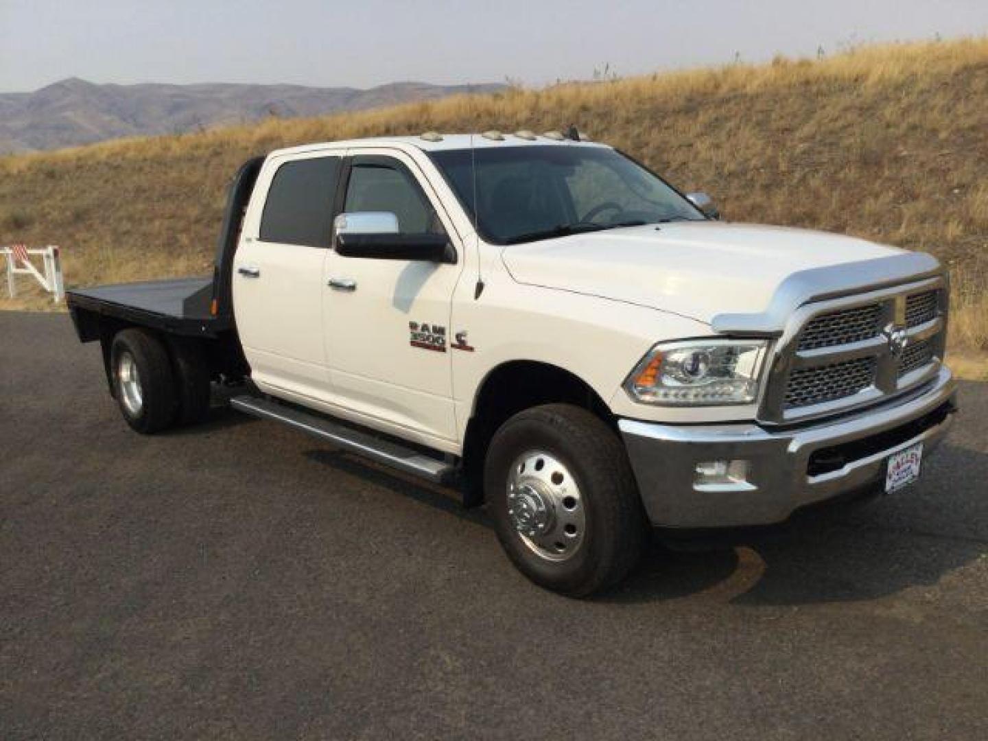 2014 WHITE /black leather RAM 3500 Crew Cab 4WD DRW (3C7WRTCLXEG) with an 6.7L L6 OHV 24V TURBO DIESEL engine, 6-Speed Automatic transmission, located at 1801 Main Street, Lewiston, 83501, (208) 743-9371, 46.417065, -117.004799 - Photo#24