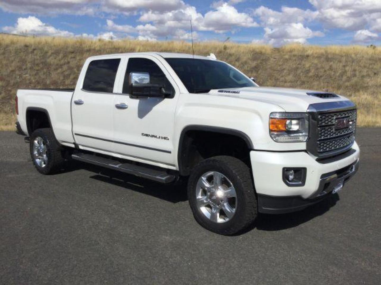 2018 White Frost Tricoat /Jet Black, leather GMC Sierra 3500HD Denali Crew Cab 4WD (1GT42YEY2JF) with an 6.6L V8 OHV 16 DIESEL engine, 6-Speed Automatic transmission, located at 1801 Main Street, Lewiston, 83501, (208) 743-9371, 46.417065, -117.004799 - Photo#11