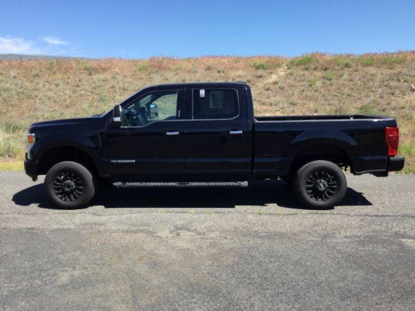 2020 Agate Black /BLACK LEATHER Ford F-350 SD XLT Crew Cab 4WD (1FT8W3BTXLE) with an 6.7L V8 OHV 16V DIESEL engine, 10-speed automatic transmission, located at 1801 Main Street, Lewiston, 83501, (208) 743-9371, 46.417065, -117.004799 - Photo#12