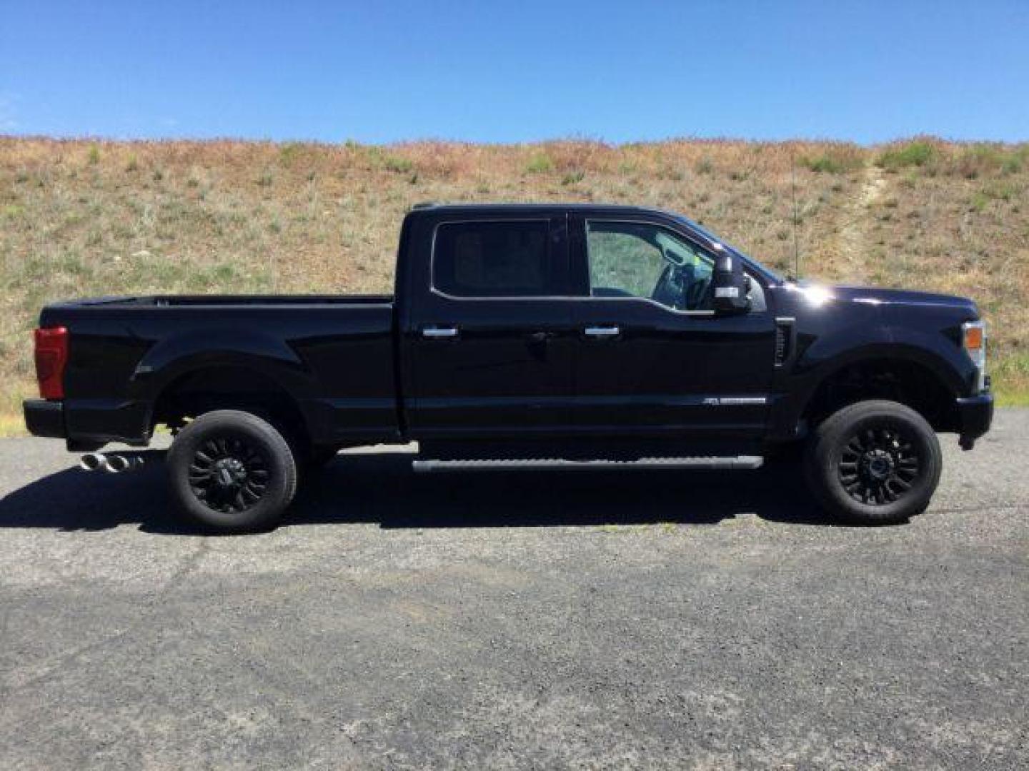 2020 Agate Black /BLACK LEATHER Ford F-350 SD XLT Crew Cab 4WD (1FT8W3BTXLE) with an 6.7L V8 OHV 16V DIESEL engine, 10-speed automatic transmission, located at 1801 Main Street, Lewiston, 83501, (208) 743-9371, 46.417065, -117.004799 - Photo#24