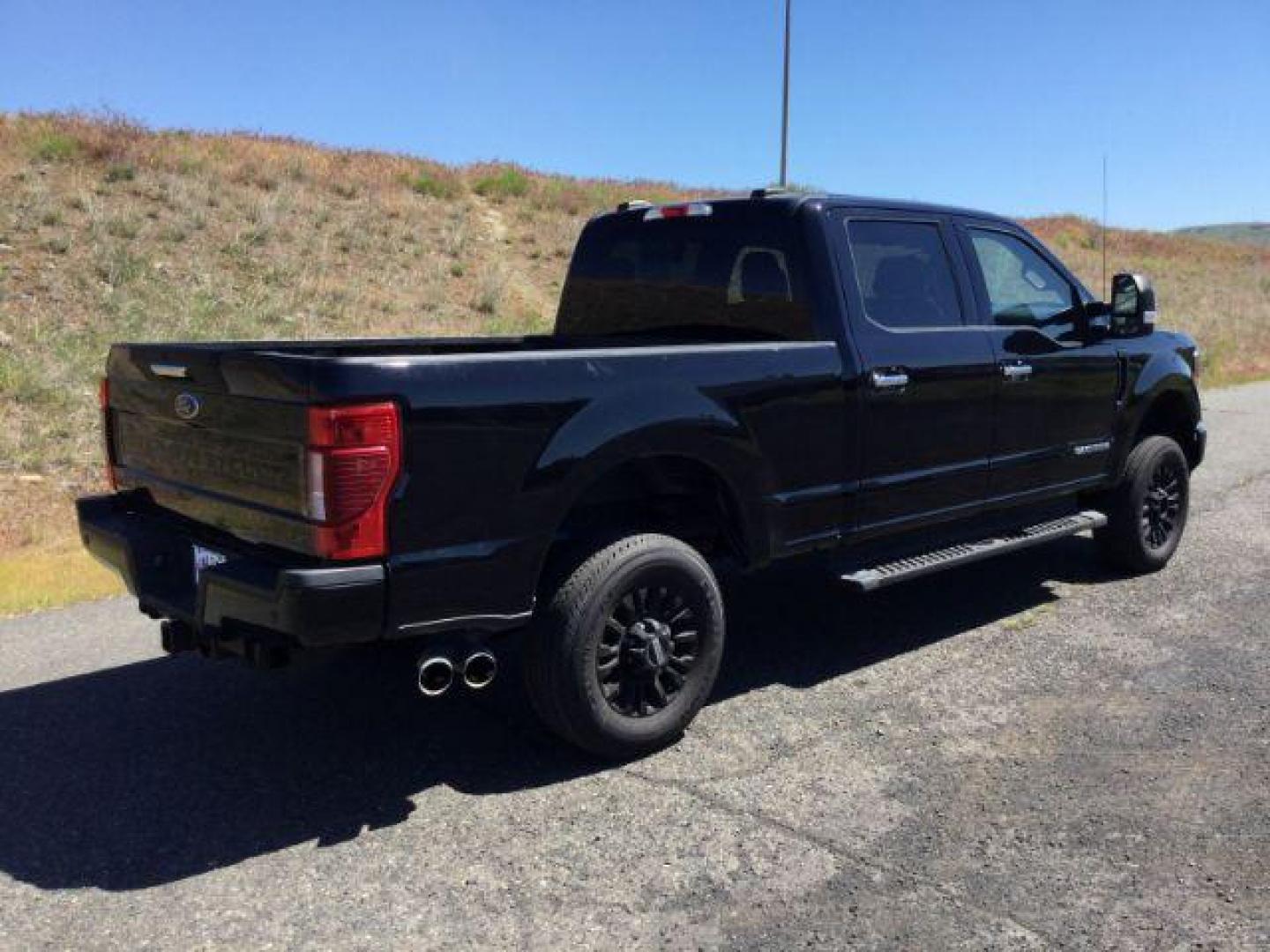 2020 Agate Black /BLACK LEATHER Ford F-350 SD XLT Crew Cab 4WD (1FT8W3BTXLE) with an 6.7L V8 OHV 16V DIESEL engine, 10-speed automatic transmission, located at 1801 Main Street, Lewiston, 83501, (208) 743-9371, 46.417065, -117.004799 - Photo#25