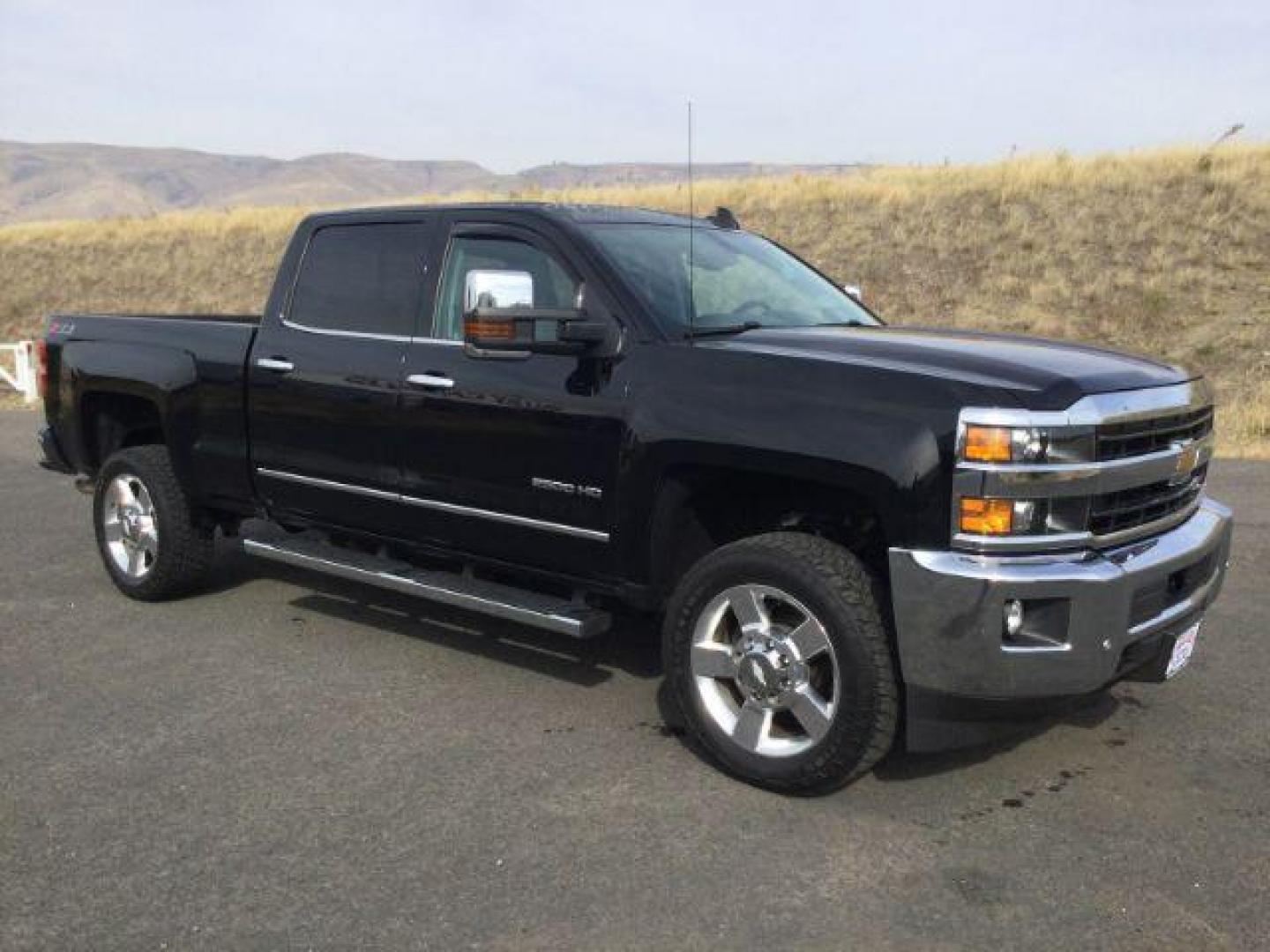 2018 Black /Jet Black, leather Chevrolet Silverado 2500HD LTZ Crew Cab 4WD (1GC1KWEG9JF) with an 6.0L V8 OHV 16V FFV engine, 6-Speed Automatic transmission, located at 1801 Main Street, Lewiston, 83501, (208) 743-9371, 46.417065, -117.004799 - Photo#9