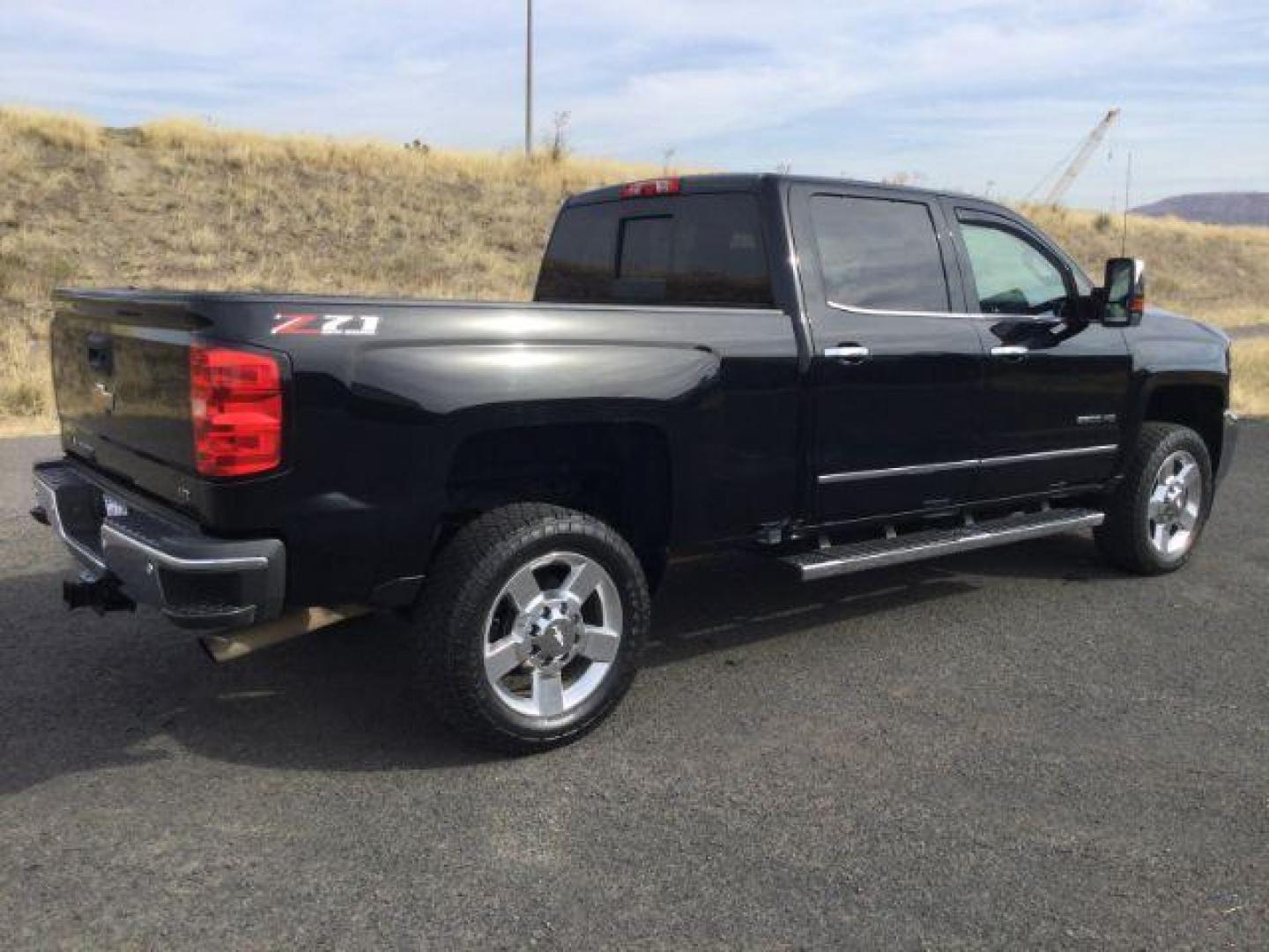 2018 Black /Jet Black, leather Chevrolet Silverado 2500HD LTZ Crew Cab 4WD (1GC1KWEG9JF) with an 6.0L V8 OHV 16V FFV engine, 6-Speed Automatic transmission, located at 1801 Main Street, Lewiston, 83501, (208) 743-9371, 46.417065, -117.004799 - Photo#11