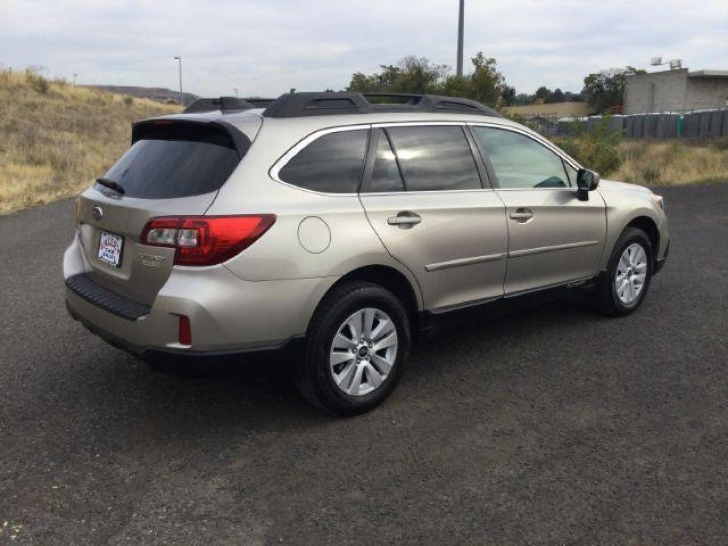 2016 Ice Silver Metallic /Warm Ivory Cloth, cloth Subaru Outback 2.5i Premium (4S4BSADC6G3) with an 2.5L H4 DOHC 16V engine, Continuously Variable Transmission transmission, located at 1801 Main Street, Lewiston, 83501, (208) 743-9371, 46.417065, -117.004799 - Photo#17