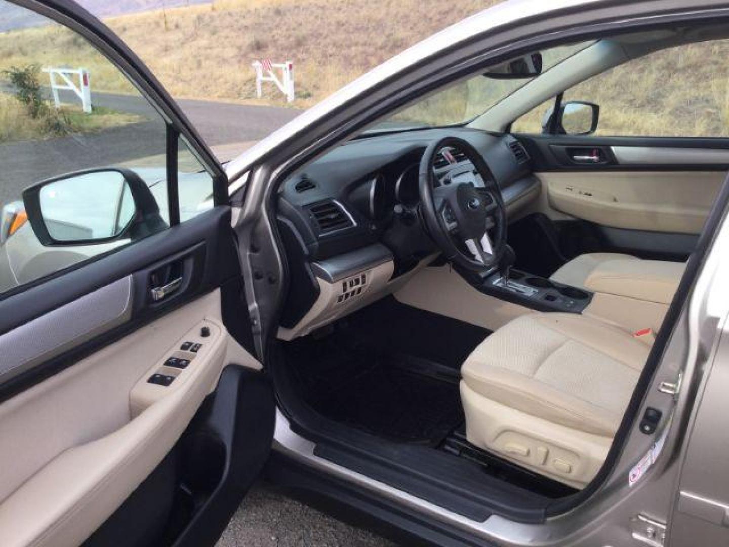 2016 Ice Silver Metallic /Warm Ivory Cloth, cloth Subaru Outback 2.5i Premium (4S4BSADC6G3) with an 2.5L H4 DOHC 16V engine, Continuously Variable Transmission transmission, located at 1801 Main Street, Lewiston, 83501, (208) 743-9371, 46.417065, -117.004799 - Photo#4