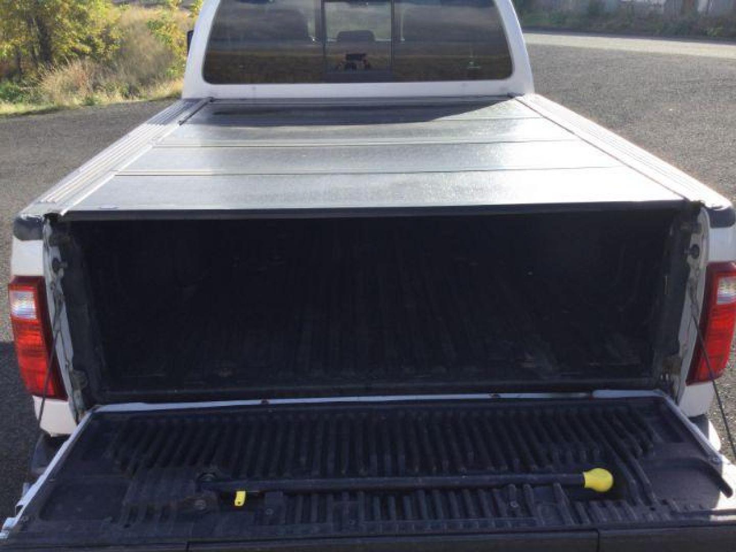 2014 White Platinum Met TC /Black Ford F-350 SD Lariat Crew Cab 4WD (1FT8W3BT9EE) with an 6.7L V8 OHV 16V DIESEL engine, 6-Speed Automatic transmission, located at 1801 Main Street, Lewiston, 83501, (208) 743-9371, 46.417065, -117.004799 - Photo#17