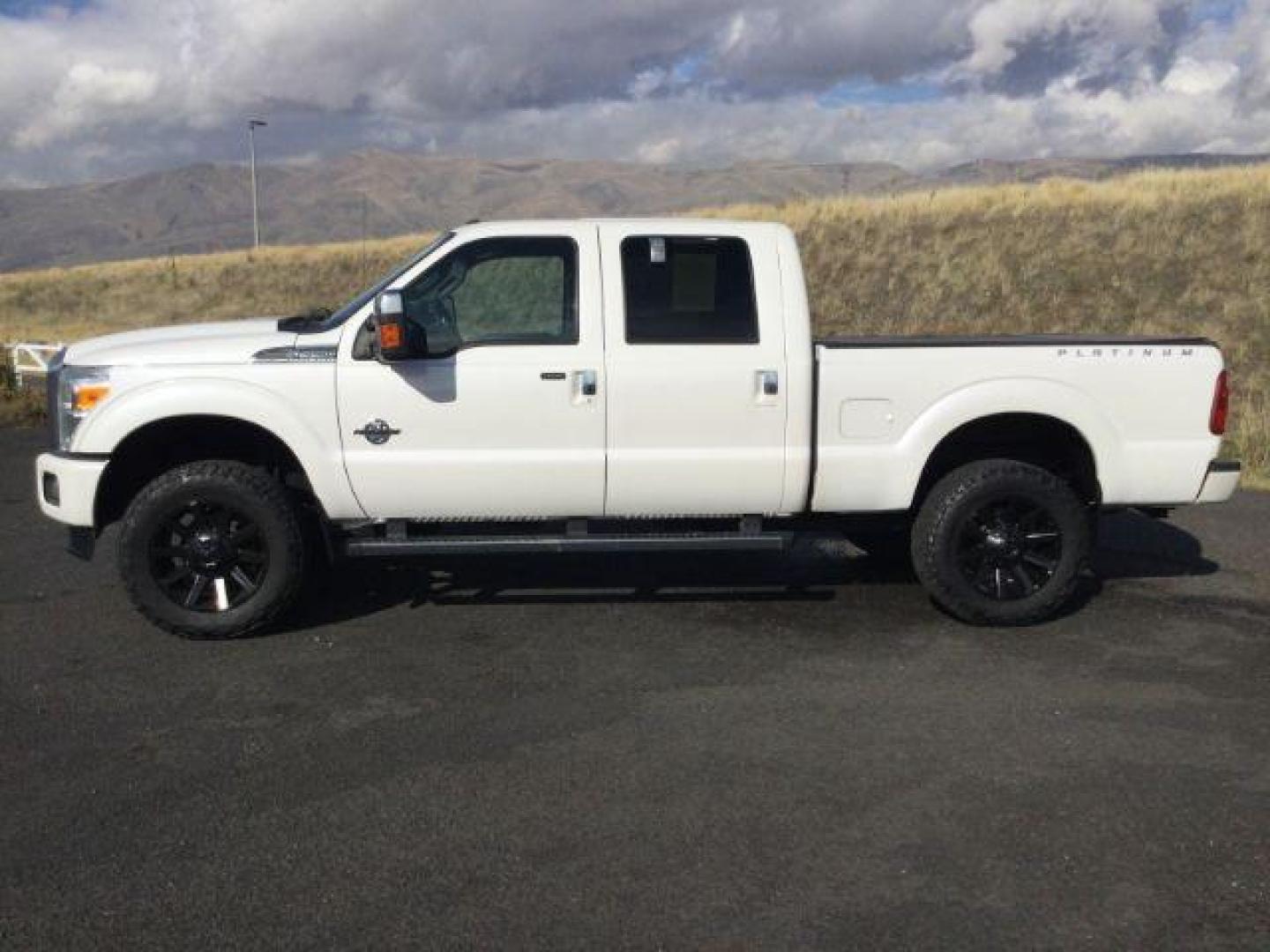 2014 White Platinum Met TC /Black Ford F-350 SD Lariat Crew Cab 4WD (1FT8W3BT9EE) with an 6.7L V8 OHV 16V DIESEL engine, 6-Speed Automatic transmission, located at 1801 Main Street, Lewiston, 83501, (208) 743-9371, 46.417065, -117.004799 - Photo#1