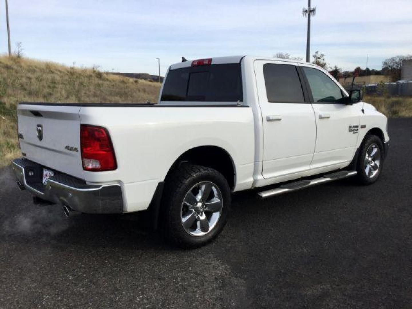 2019 Bright White Clear Coat /Black/Diesel Gray, cloth RAM 1500 Classic Tradesman Crew Cab SWB 4WD (1C6RR7LT2KS) with an 5.7L V8 OHV 16V engine, 8-Speed Automatic transmission, located at 1801 Main Street, Lewiston, 83501, (208) 743-9371, 46.417065, -117.004799 - Photo#10