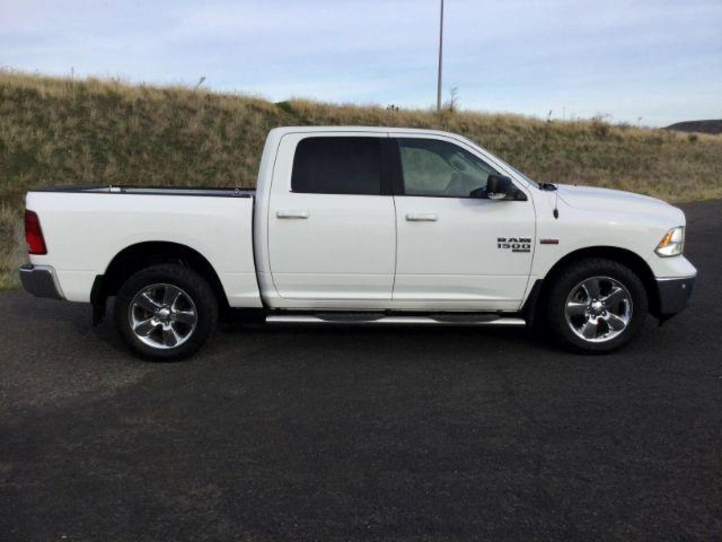 2019 Bright White Clear Coat /Black/Diesel Gray, cloth RAM 1500 Classic Tradesman Crew Cab SWB 4WD (1C6RR7LT2KS) with an 5.7L V8 OHV 16V engine, 8-Speed Automatic transmission, located at 1801 Main Street, Lewiston, 83501, (208) 743-9371, 46.417065, -117.004799 - Photo#11