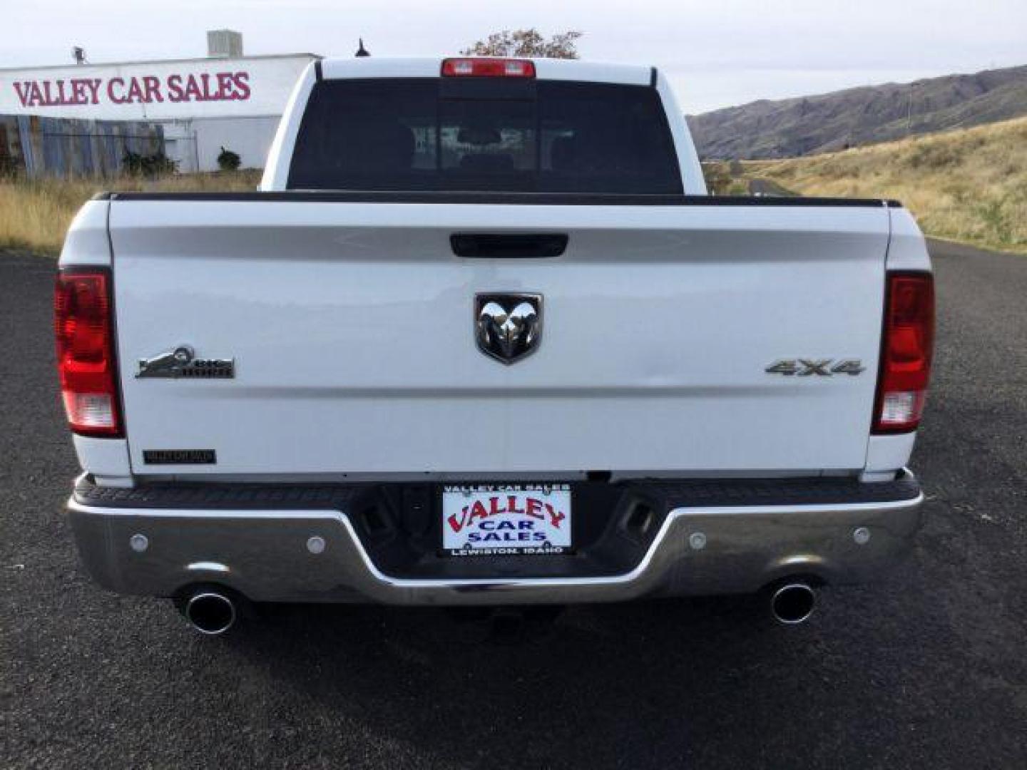 2019 Bright White Clear Coat /Black/Diesel Gray, cloth RAM 1500 Classic Tradesman Crew Cab SWB 4WD (1C6RR7LT2KS) with an 5.7L V8 OHV 16V engine, 8-Speed Automatic transmission, located at 1801 Main Street, Lewiston, 83501, (208) 743-9371, 46.417065, -117.004799 - Photo#12