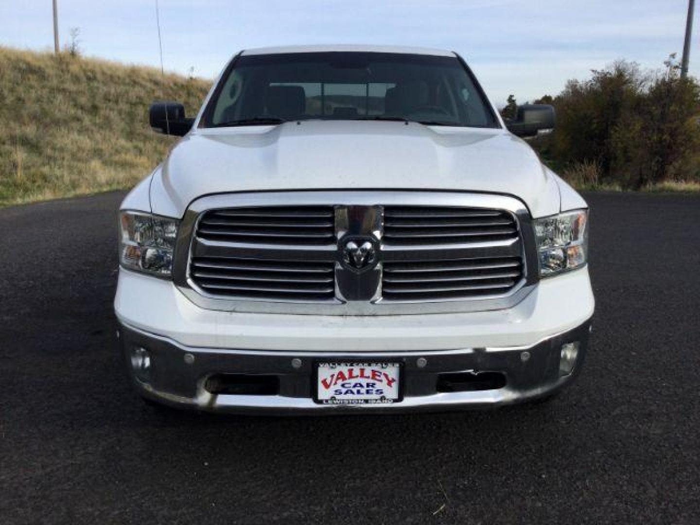 2019 Bright White Clear Coat /Black/Diesel Gray, cloth RAM 1500 Classic Tradesman Crew Cab SWB 4WD (1C6RR7LT2KS) with an 5.7L V8 OHV 16V engine, 8-Speed Automatic transmission, located at 1801 Main Street, Lewiston, 83501, (208) 743-9371, 46.417065, -117.004799 - Photo#19