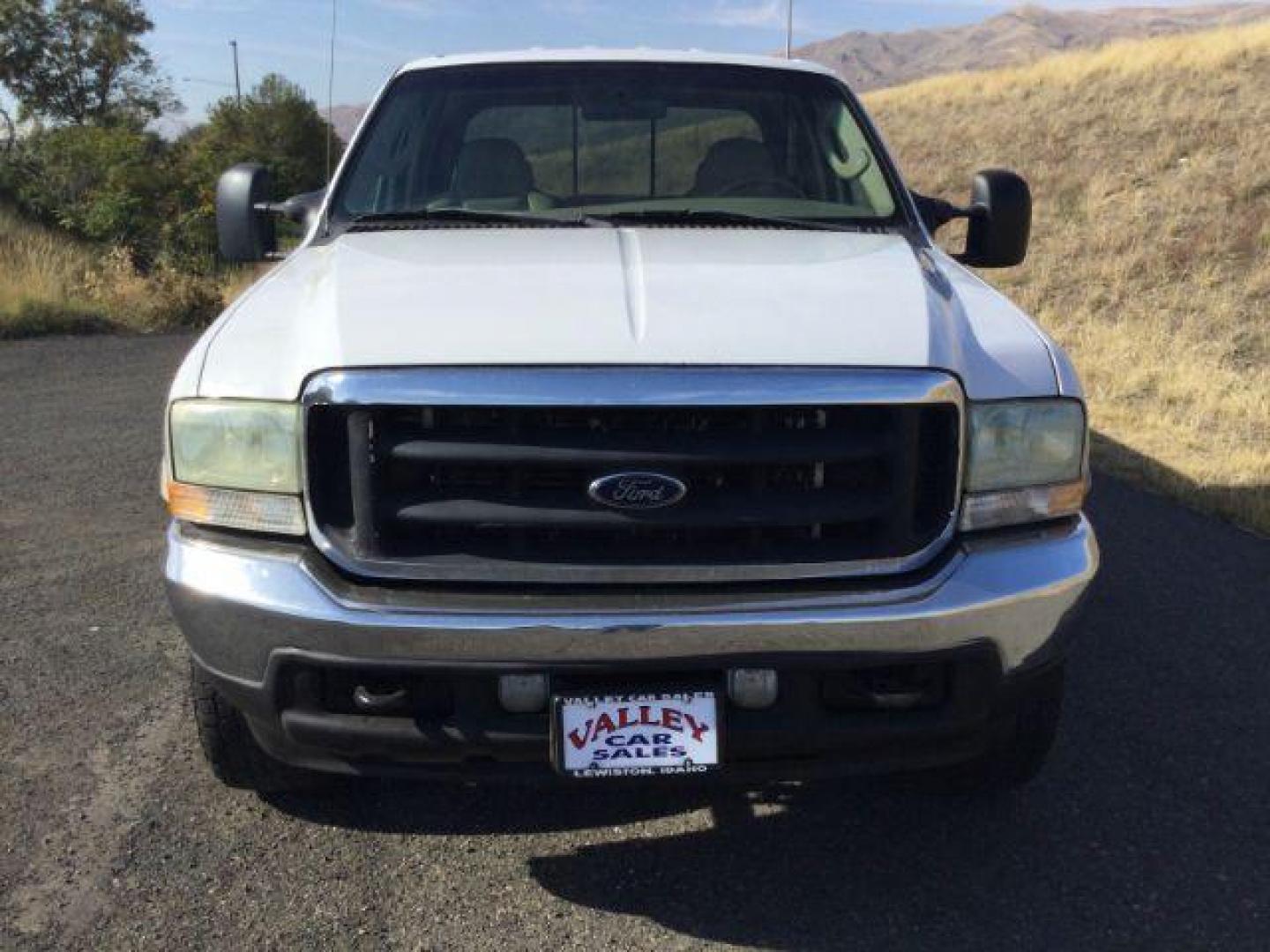 2004 Oxford White/Arizona Beige Metallic /Castano Leather Interior Ford F-250 SD Lariat Crew Cab 4WD (1FTNW21P54E) with an 6.0L V8 OHV 32V TURBO DIESEL engine, 5-Speed Automatic transmission, located at 1801 Main Street, Lewiston, 83501, (208) 743-9371, 46.417065, -117.004799 - Photo#10