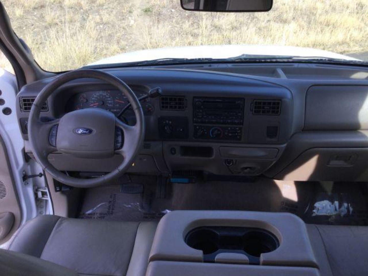 2004 Oxford White/Arizona Beige Metallic /Castano Leather Interior Ford F-250 SD Lariat Crew Cab 4WD (1FTNW21P54E) with an 6.0L V8 OHV 32V TURBO DIESEL engine, 5-Speed Automatic transmission, located at 1801 Main Street, Lewiston, 83501, (208) 743-9371, 46.417065, -117.004799 - Photo#16