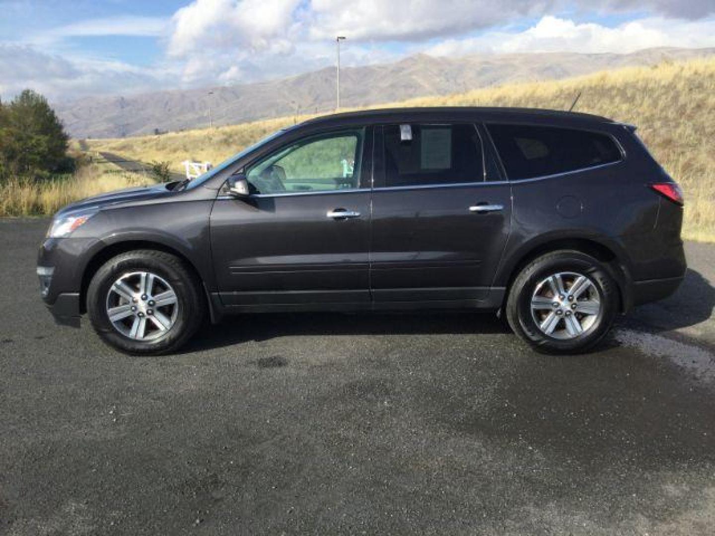 2016 GRAY /Dark Titanium / Light Titanium, leather Chevrolet Traverse 2LT AWD (1GNKVHKD1GJ) with an 3.6L V6 DOHC 24V engine, 6-Speed Automatic transmission, located at 1801 Main Street, Lewiston, 83501, (208) 743-9371, 46.417065, -117.004799 - Photo#1