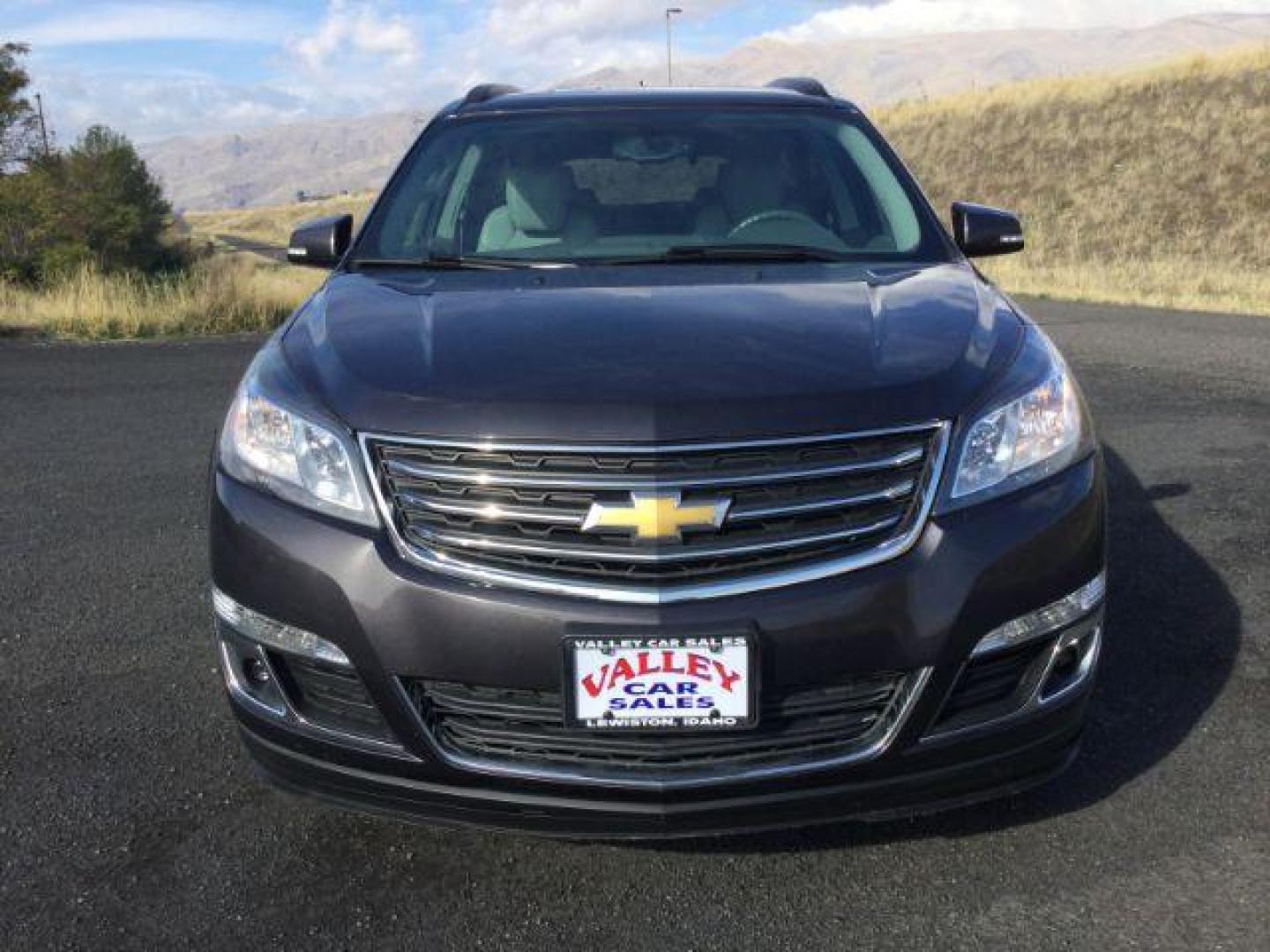 2016 GRAY /Dark Titanium / Light Titanium, leather Chevrolet Traverse 2LT AWD (1GNKVHKD1GJ) with an 3.6L V6 DOHC 24V engine, 6-Speed Automatic transmission, located at 1801 Main Street, Lewiston, 83501, (208) 743-9371, 46.417065, -117.004799 - Photo#8