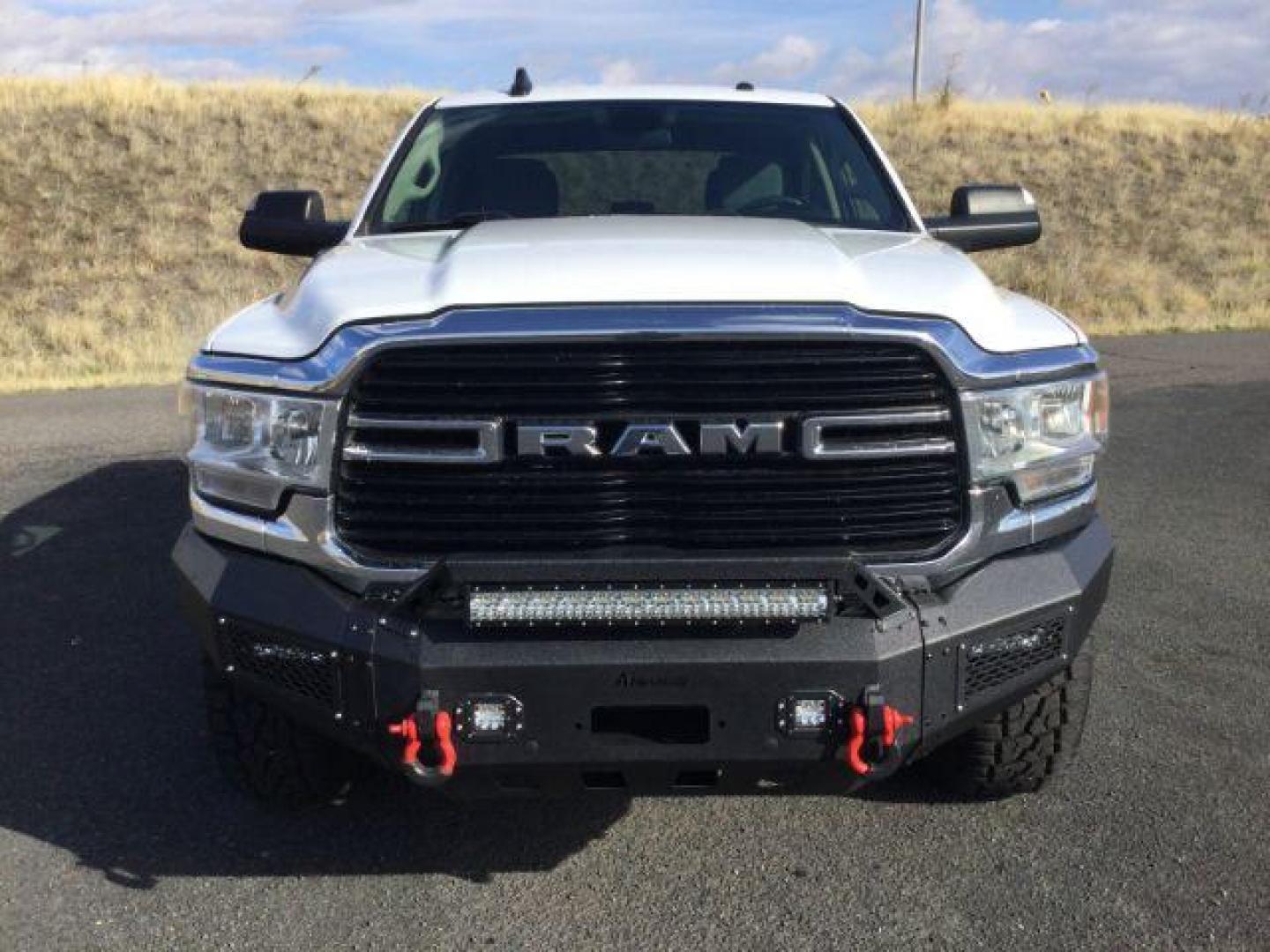 2019 Bright White Clear Coat /Black/Gray Cloth RAM 2500 Tradesman Crew Cab SWB 4WD (3C6UR5DJ9KG) with an 6.4L V8 engine, 8 Speed Automatic transmission, located at 1801 Main Street, Lewiston, 83501, (208) 743-9371, 46.417065, -117.004799 - Photo#18