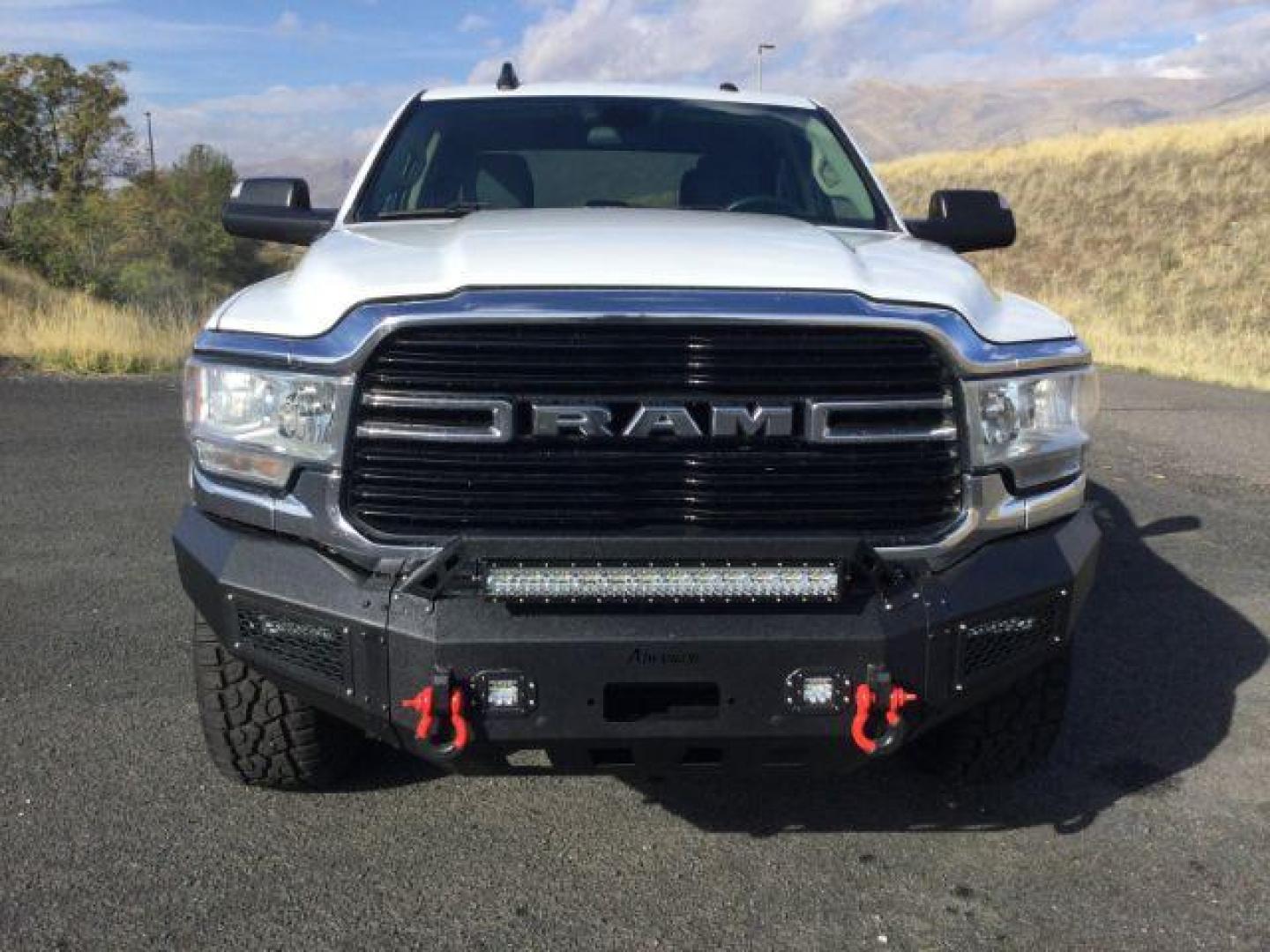 2019 Bright White Clear Coat /Black/Gray Cloth RAM 2500 Tradesman Crew Cab SWB 4WD (3C6UR5DJ9KG) with an 6.4L V8 engine, 8 Speed Automatic transmission, located at 1801 Main Street, Lewiston, 83501, (208) 743-9371, 46.417065, -117.004799 - Photo#6