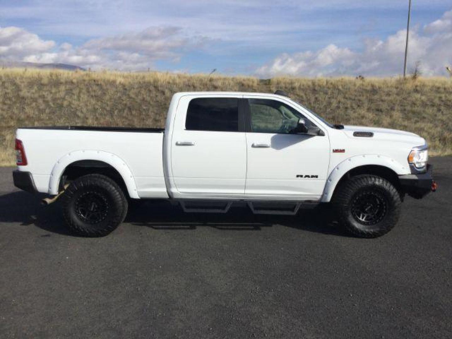 2019 Bright White Clear Coat /Black/Gray Cloth RAM 2500 Tradesman Crew Cab SWB 4WD (3C6UR5DJ9KG) with an 6.4L V8 engine, 8 Speed Automatic transmission, located at 1801 Main Street, Lewiston, 83501, (208) 743-9371, 46.417065, -117.004799 - Photo#8