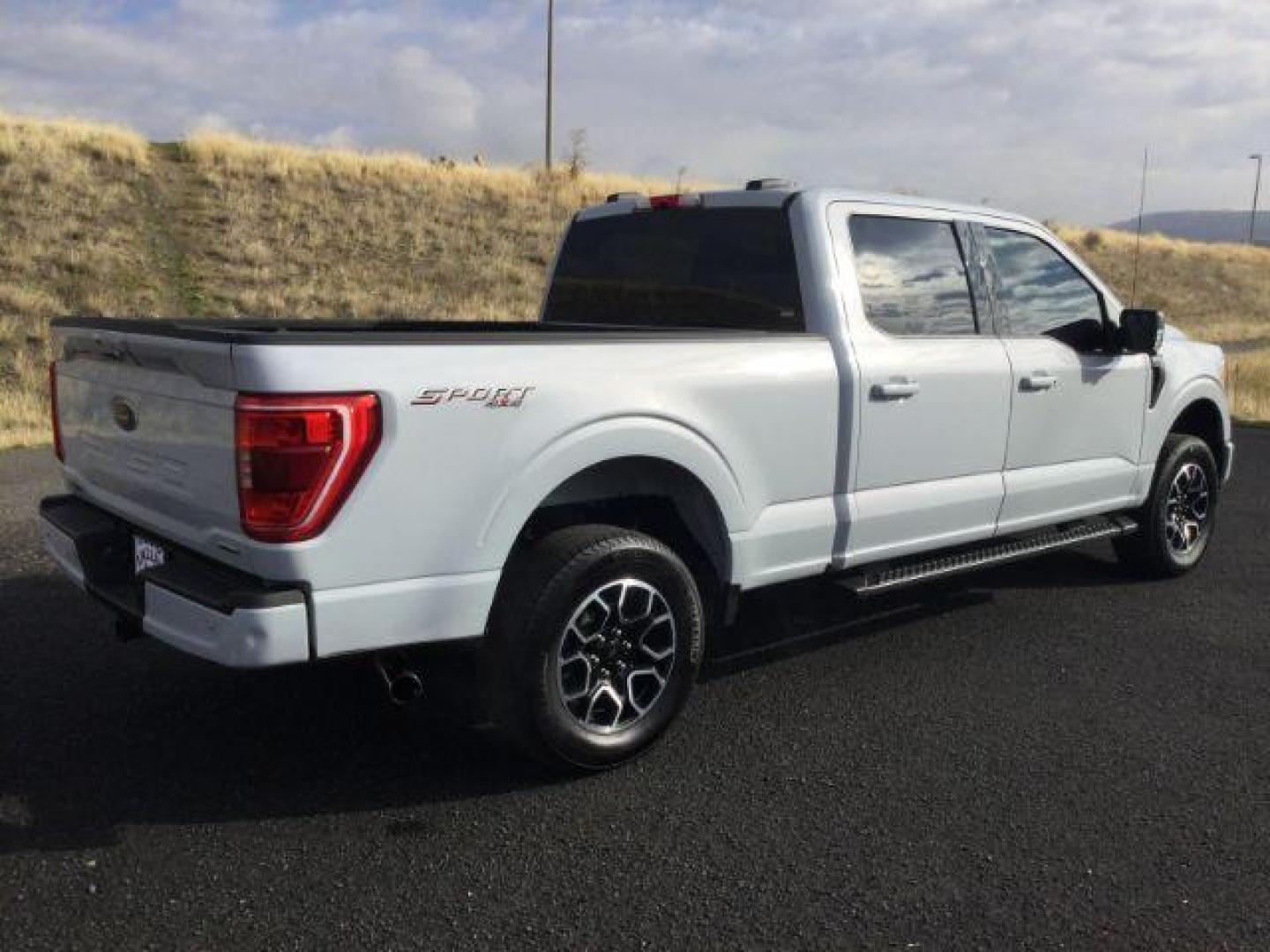 2021 Space White Metallic /Black, premium cloth Ford F-150 XLT SuperCrew 6.5-ft. Bed 4WD (1FTFW1E85MK) with an 3.5L V6 DOHC 24V engine, 10-speed automatic transmission, located at 1801 Main Street, Lewiston, 83501, (208) 743-9371, 46.417065, -117.004799 - Photo#12