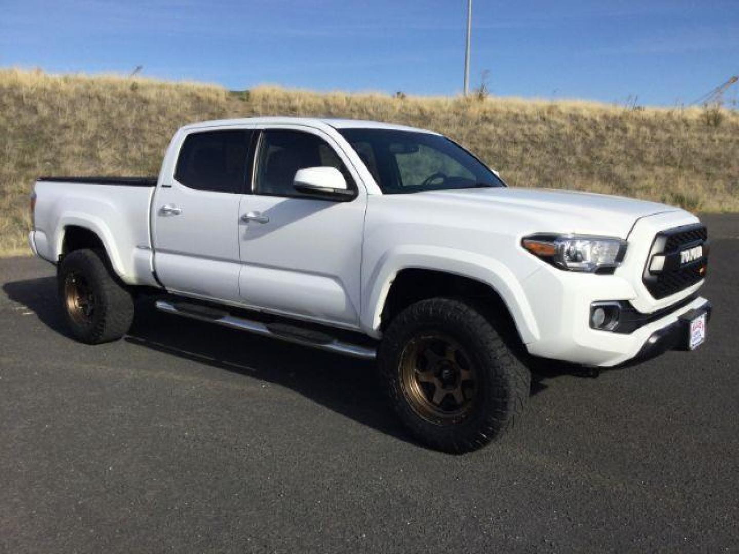 2016 Super White /Hickory, leather Toyota Tacoma Limited Double Cab Super Long Bed V6 5AT 4WD (5TFHZ5BN2GX) with an 3.5L V6 DOHC 24V engine, 6-Speed Automatic transmission, located at 1801 Main Street, Lewiston, 83501, (208) 743-9371, 46.417065, -117.004799 - Photo#9