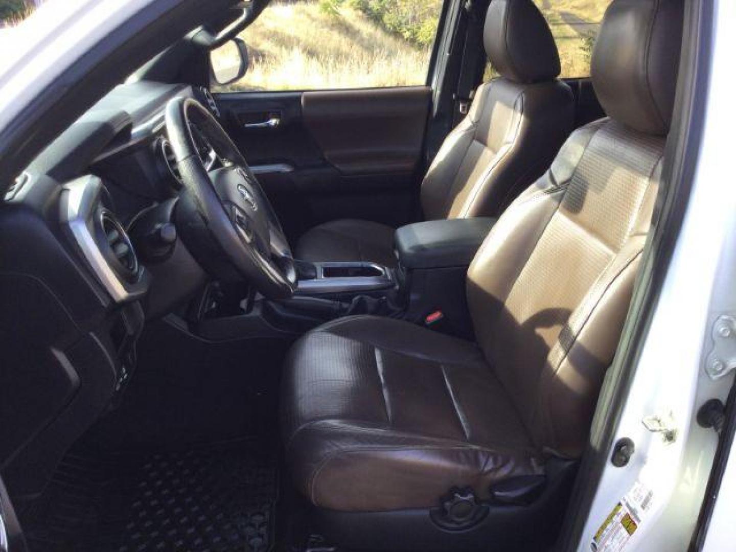 2016 Super White /Hickory, leather Toyota Tacoma Limited Double Cab Super Long Bed V6 5AT 4WD (5TFHZ5BN2GX) with an 3.5L V6 DOHC 24V engine, 6-Speed Automatic transmission, located at 1801 Main Street, Lewiston, 83501, (208) 743-9371, 46.417065, -117.004799 - Photo#17