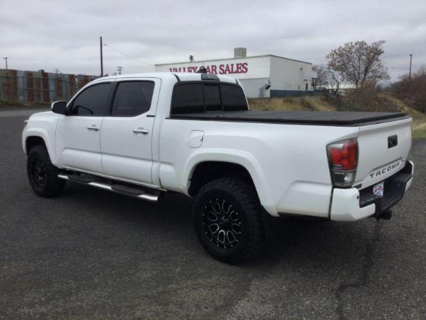 2016 Super White /Hickory, leather Toyota Tacoma Limited Double Cab Super Long Bed V6 5AT 4WD (5TFHZ5BN2GX) with an 3.5L V6 DOHC 24V engine, 6-Speed Automatic transmission, located at 1801 Main Street, Lewiston, 83501, (208) 743-9371, 46.417065, -117.004799 - Photo#3