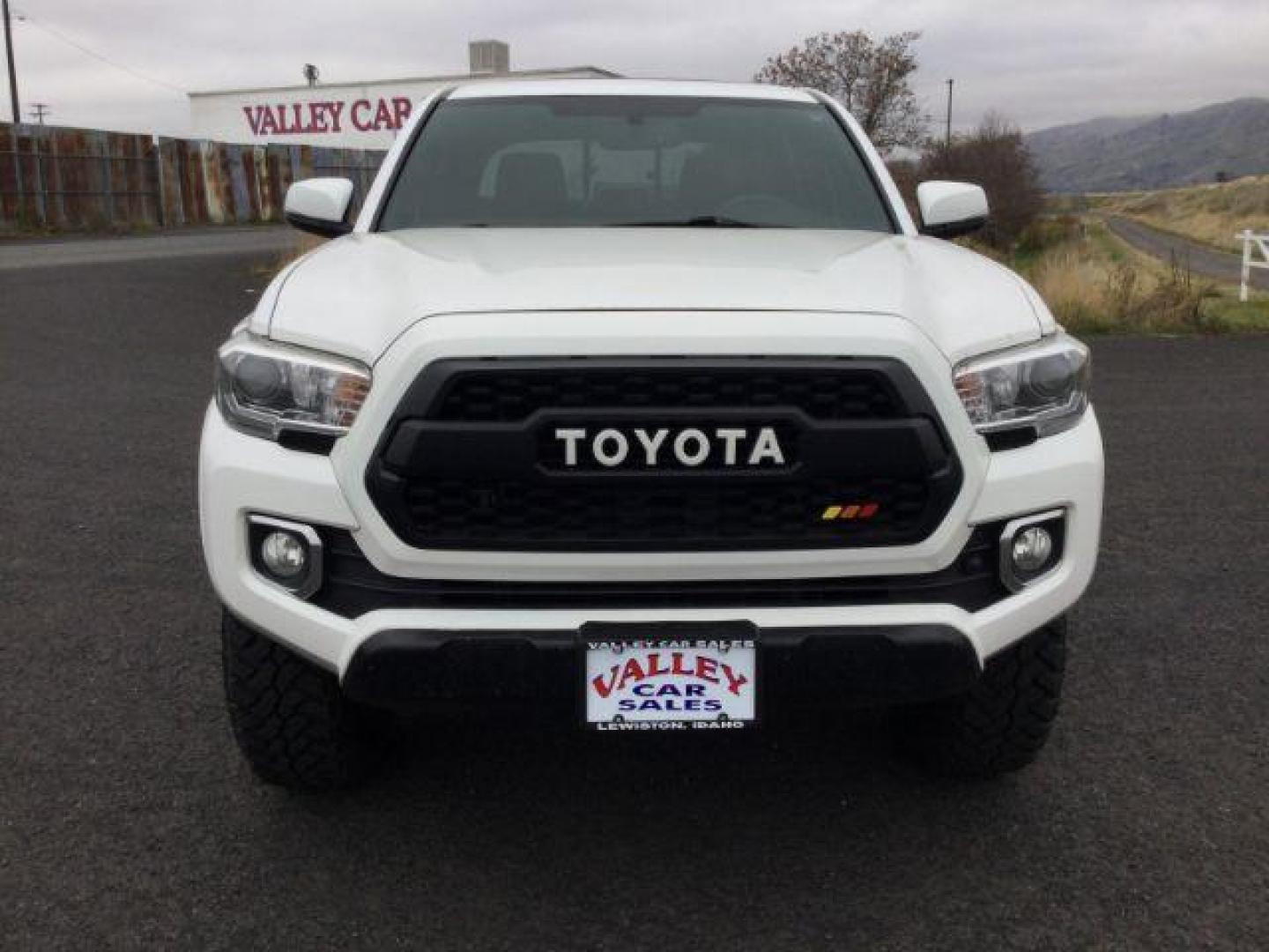 2016 Super White /Hickory, leather Toyota Tacoma Limited Double Cab Super Long Bed V6 5AT 4WD (5TFHZ5BN2GX) with an 3.5L V6 DOHC 24V engine, 6-Speed Automatic transmission, located at 1801 Main Street, Lewiston, 83501, (208) 743-9371, 46.417065, -117.004799 - Photo#21