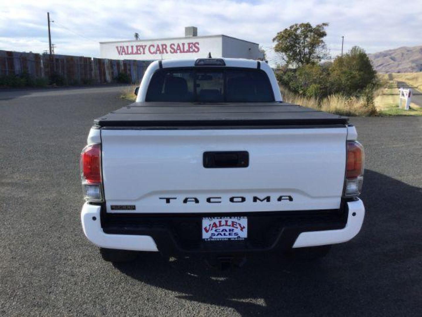 2016 Super White /Hickory, leather Toyota Tacoma Limited Double Cab Super Long Bed V6 5AT 4WD (5TFHZ5BN2GX) with an 3.5L V6 DOHC 24V engine, 6-Speed Automatic transmission, located at 1801 Main Street, Lewiston, 83501, (208) 743-9371, 46.417065, -117.004799 - Photo#6