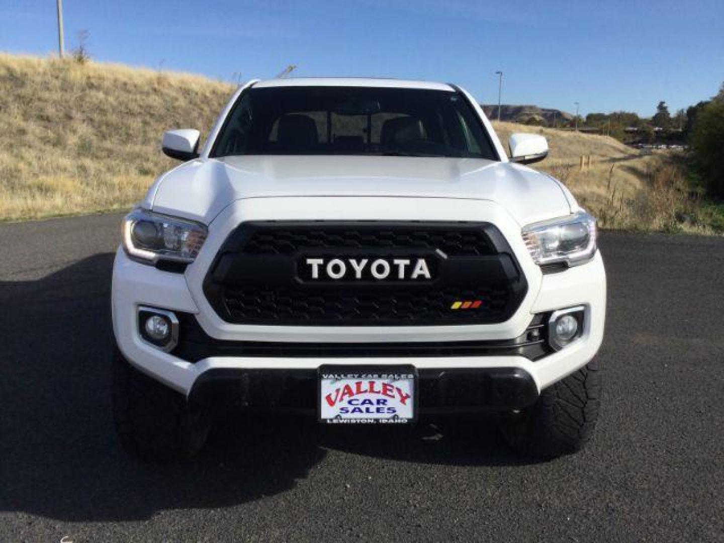 2016 Super White /Hickory, leather Toyota Tacoma Limited Double Cab Super Long Bed V6 5AT 4WD (5TFHZ5BN2GX) with an 3.5L V6 DOHC 24V engine, 6-Speed Automatic transmission, located at 1801 Main Street, Lewiston, 83501, (208) 743-9371, 46.417065, -117.004799 - Photo#8