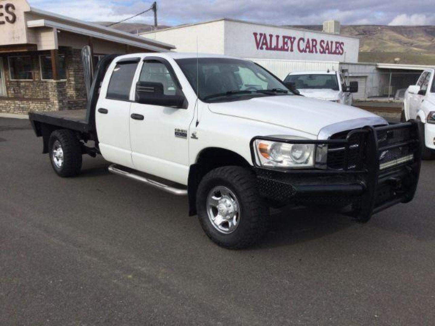 2007 Bright White /Medium Slate Gray Cloth Interior Dodge Ram 2500 SLT Quad Cab LWB 4WD (3D7KS28C37G) with an 5.9L L6 OHV 24V TURBO DIESEL engine, 6-Speed Manual transmission, located at 1801 Main Street, Lewiston, 83501, (208) 743-9371, 46.417065, -117.004799 - Photo#9