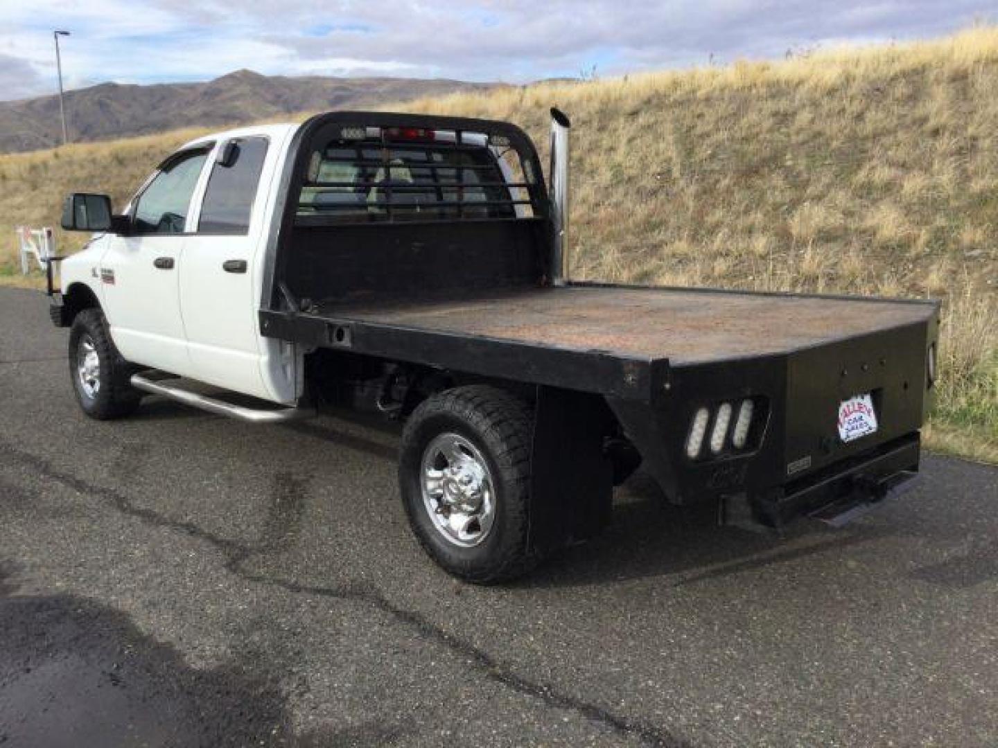 2007 Bright White /Medium Slate Gray Cloth Interior Dodge Ram 2500 SLT Quad Cab LWB 4WD (3D7KS28C37G) with an 5.9L L6 OHV 24V TURBO DIESEL engine, 6-Speed Manual transmission, located at 1801 Main Street, Lewiston, 83501, (208) 743-9371, 46.417065, -117.004799 - Photo#2